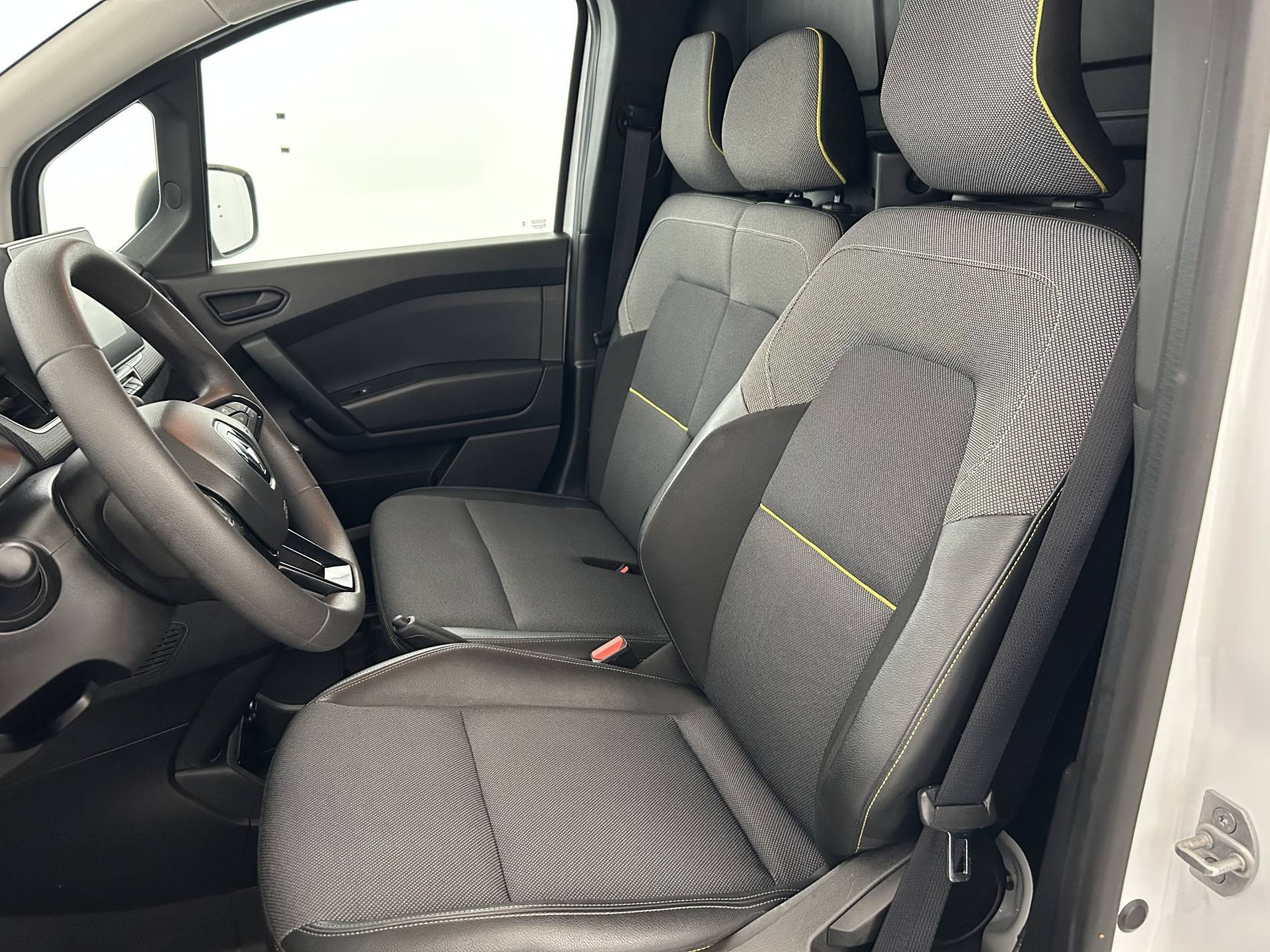 Vente en ligne Renault Kangoo Van  BLUE DCI 95 au prix de 19 390 €