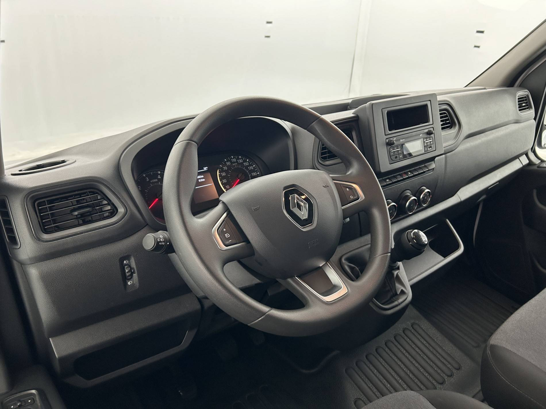 Vente en ligne Renault Master Fourgon MASTER FGN TRAC F3500 L2H2 BLUE DCI 135 au prix de 25 890 €