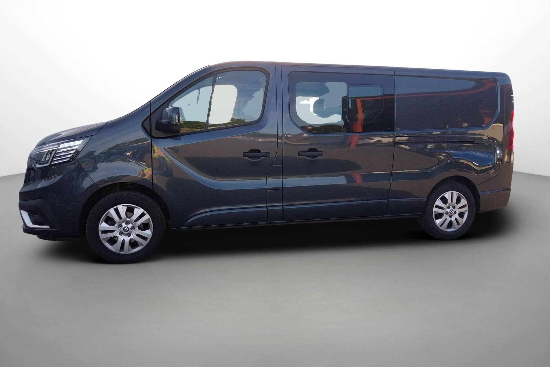 Vente en ligne Renault Trafic Cabine Approfondie TRAFIC CA L2H1 3000 KG BLUE DCI 150 EDC au prix de 31 590 €