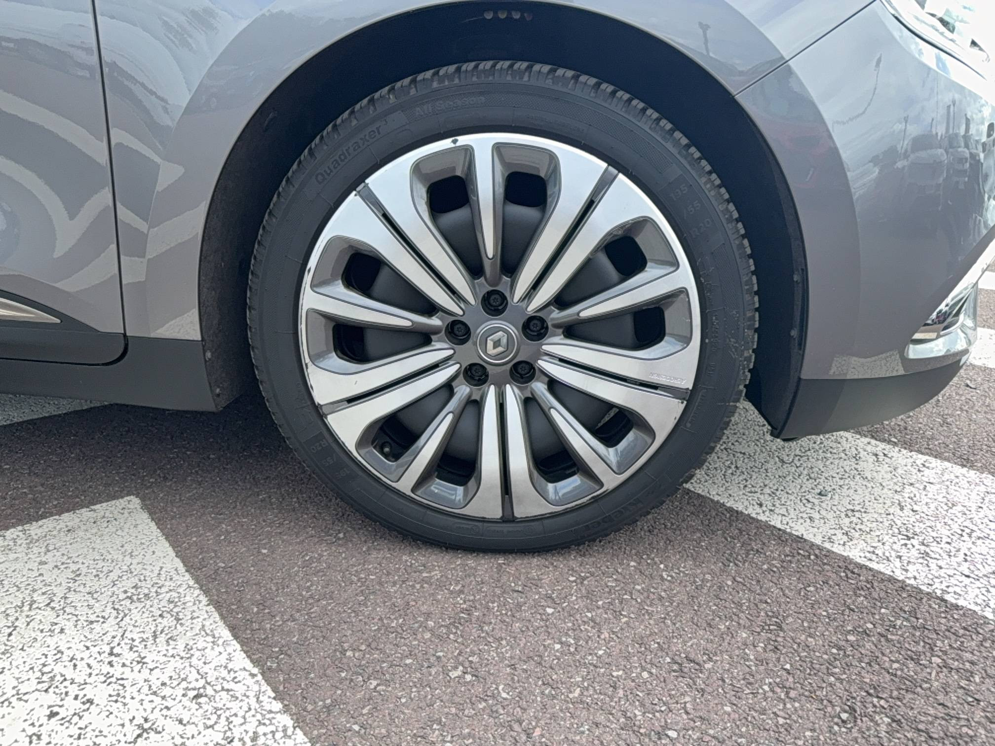 Vente en ligne Renault Grand Scenic 4 Grand Scenic TCe 140 EDC au prix de 22 830 €