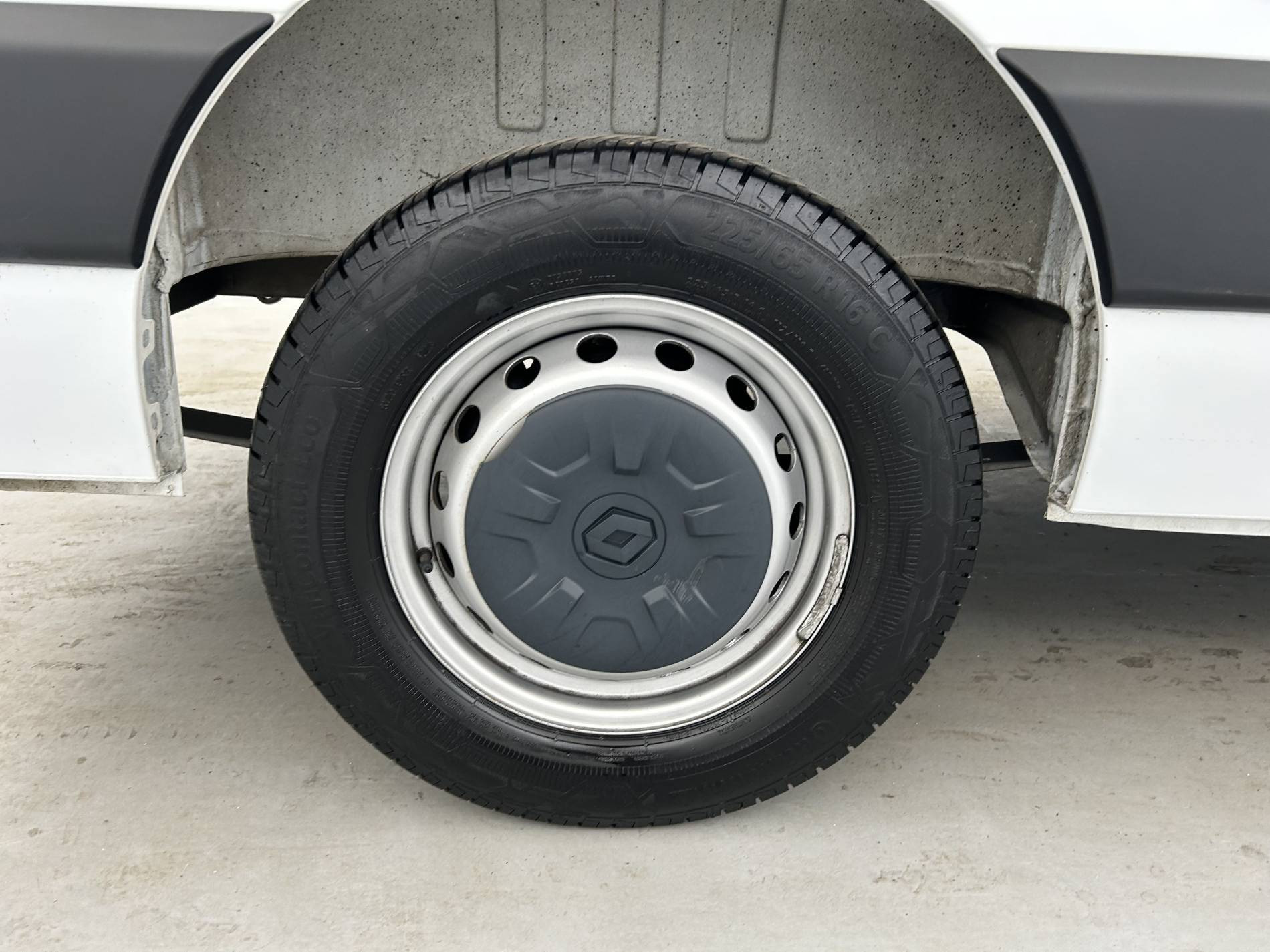 Vente en ligne Renault Master Fourgon MASTER FGN TRAC F3500 L2H2 BLUE DCI 135 au prix de 24 490 €