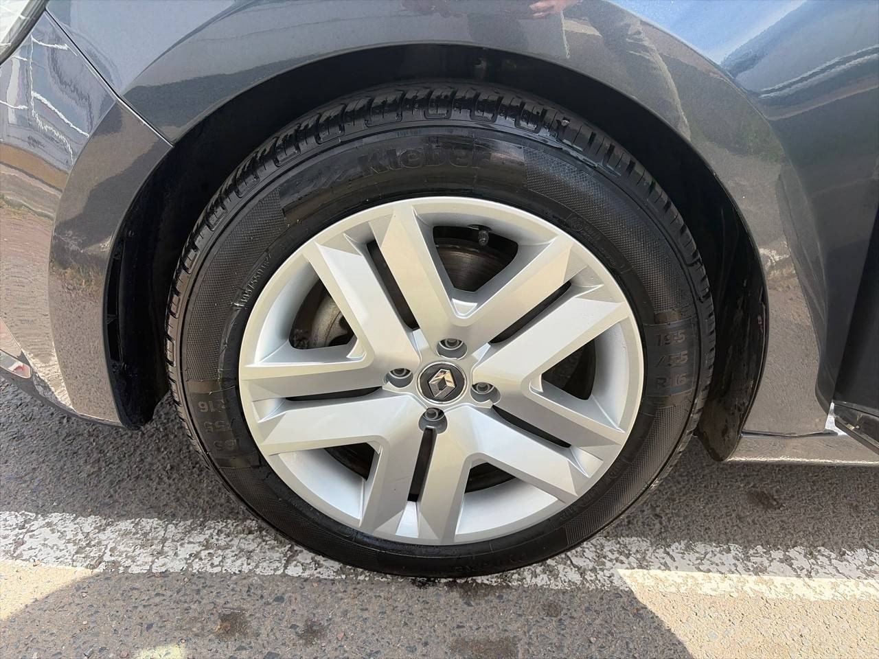 Vente en ligne Renault Clio 5 Clio E-Tech 140 - 21N au prix de 14 790 €