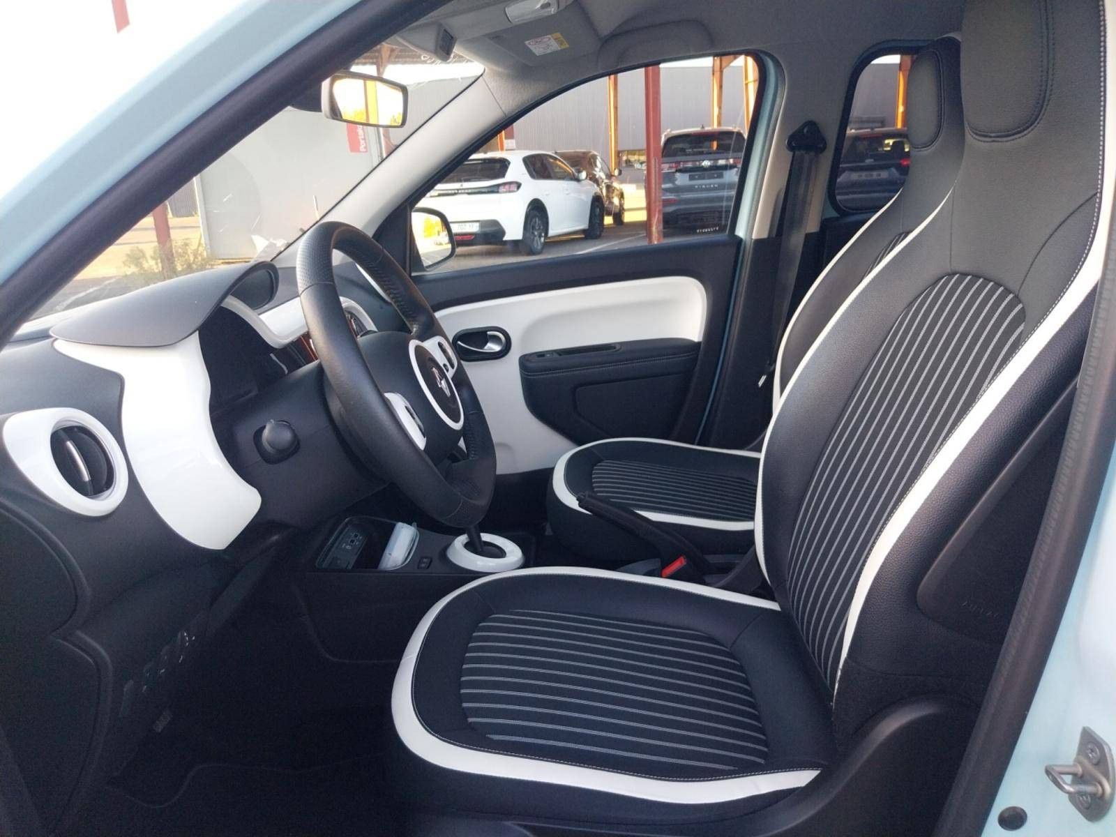 Vente en ligne Renault Twingo Electrique Twingo III E-Tech au prix de 13 990 €