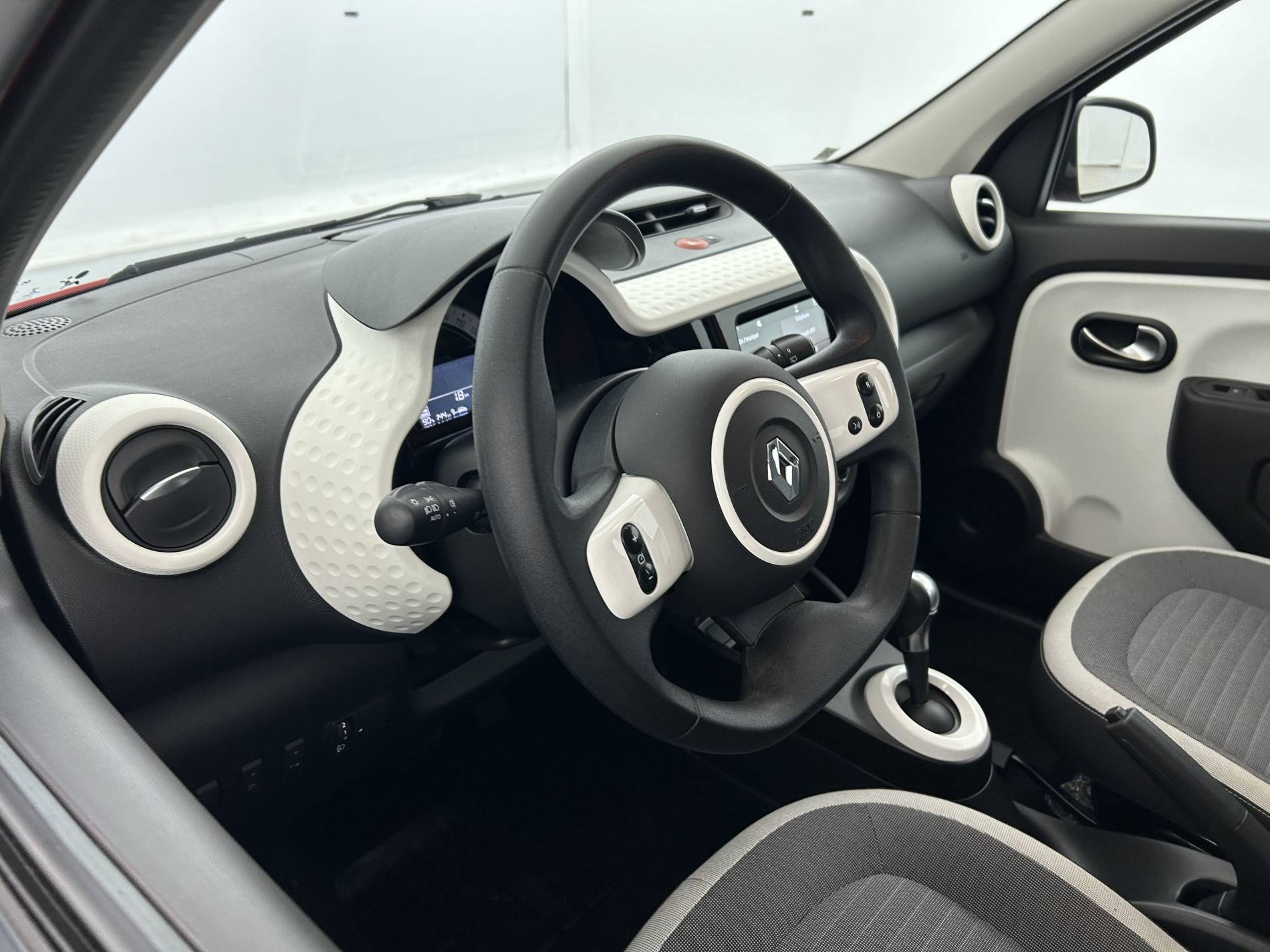 Vente en ligne Renault Twingo Electrique Twingo III E-Tech au prix de 10 490 €