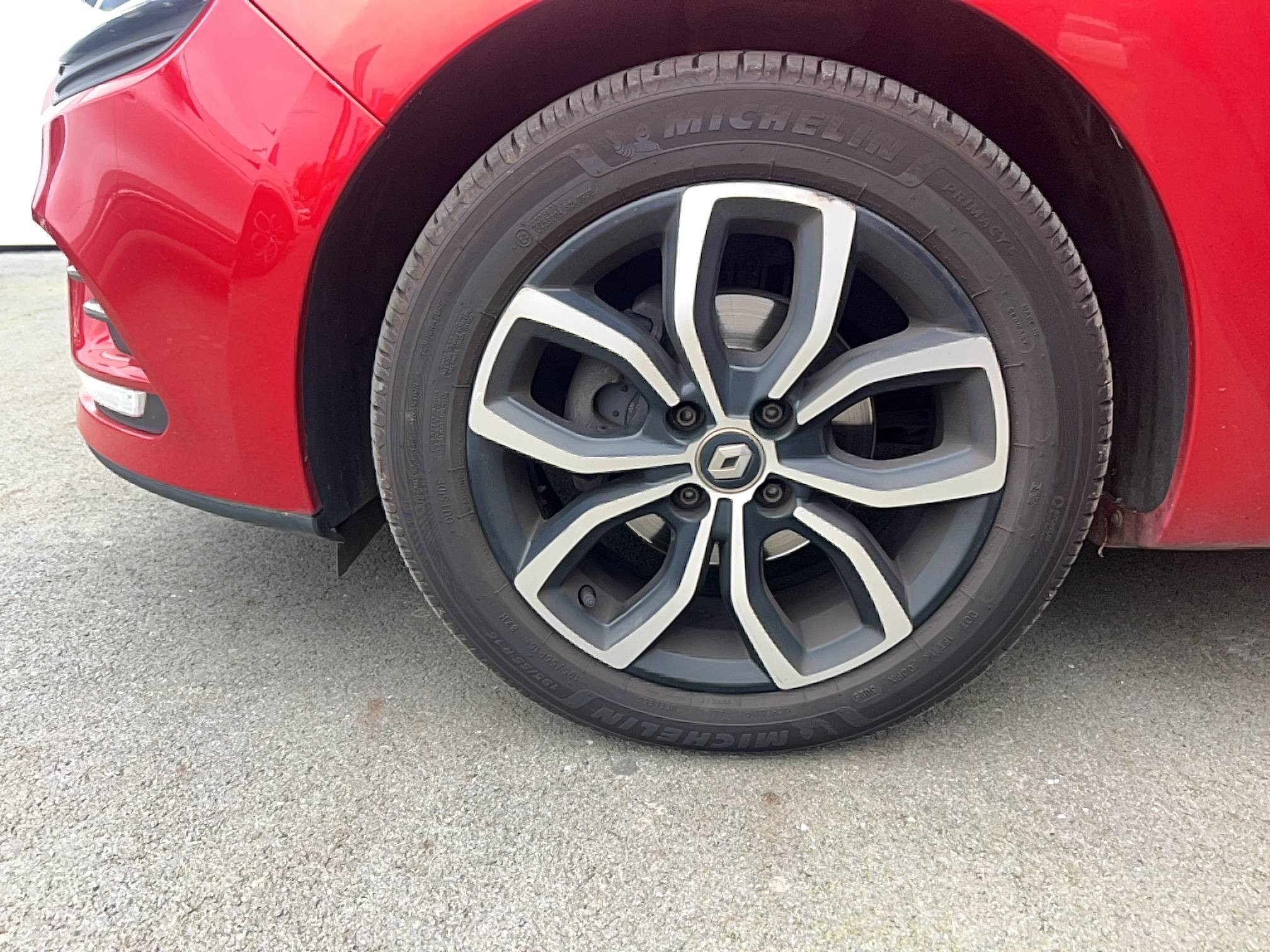 Vente en ligne Renault Clio 4 Clio TCe 90 E6C au prix de 10 590 €