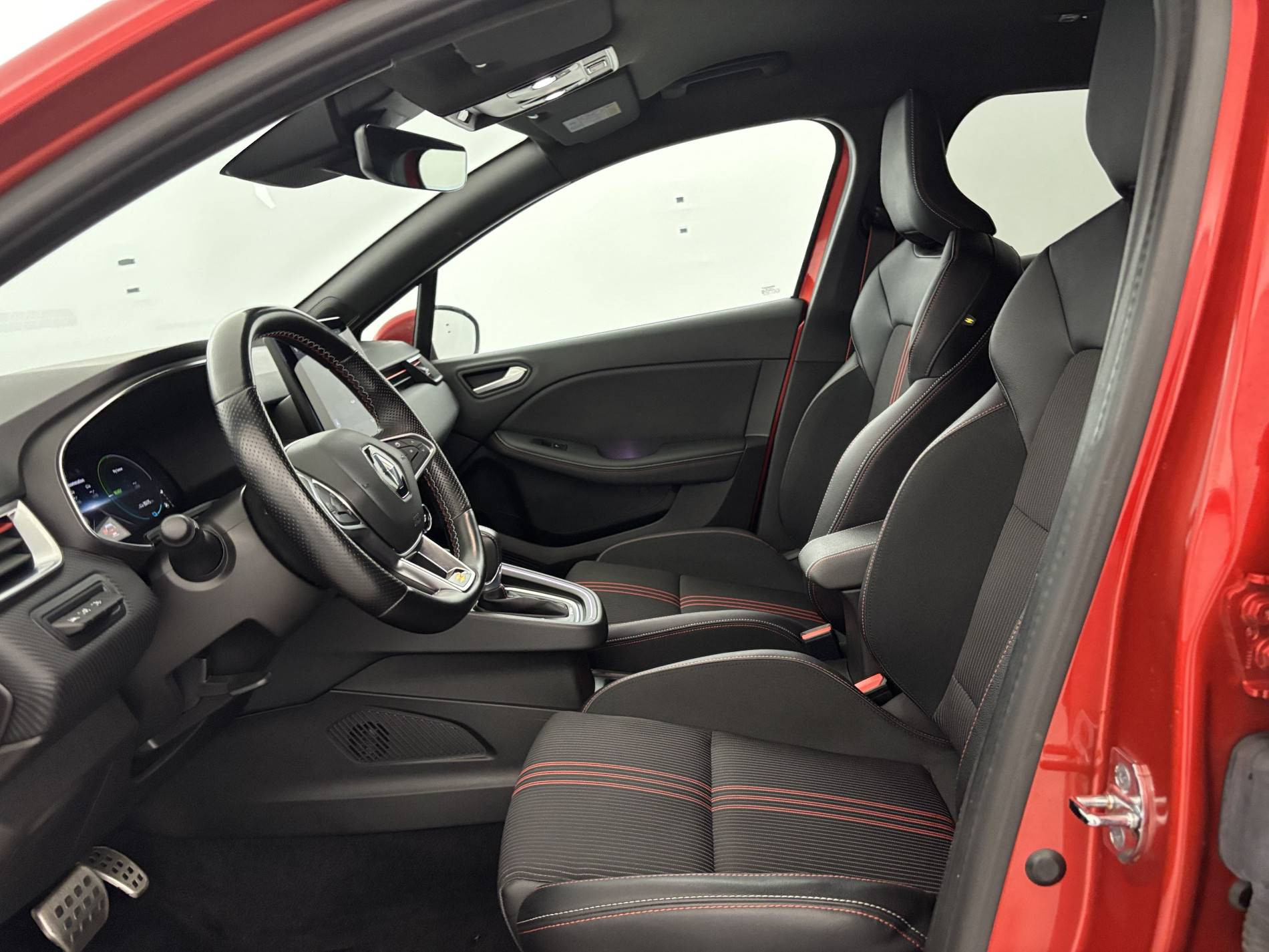 Vente en ligne Renault Clio 5 Clio E-Tech 140 - 21N au prix de 18 390 €