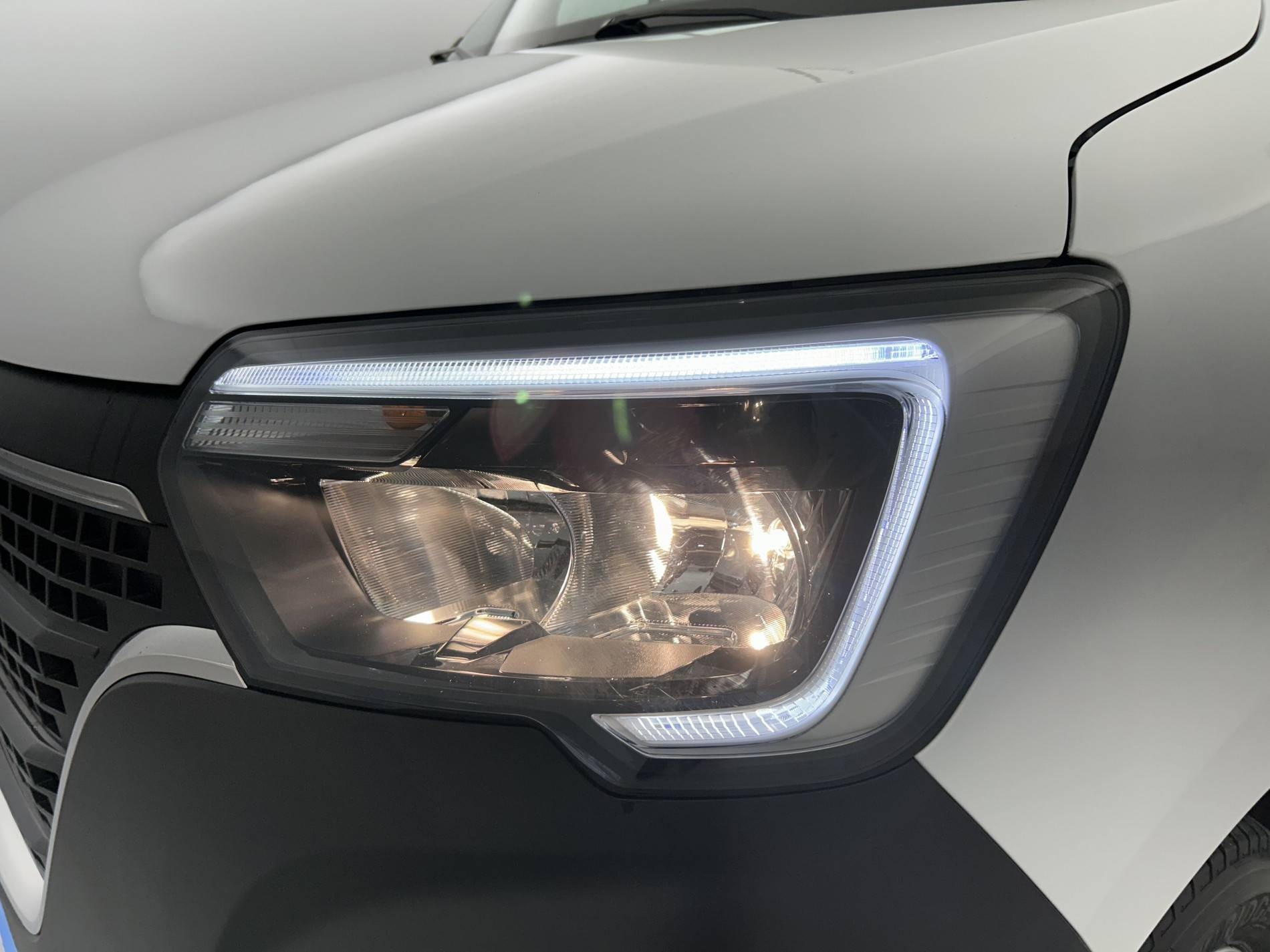 Vente en ligne Renault Master Fourgon MASTER FGN TRAC F3500 L2H2 BLUE DCI 135 au prix de 25 990 €