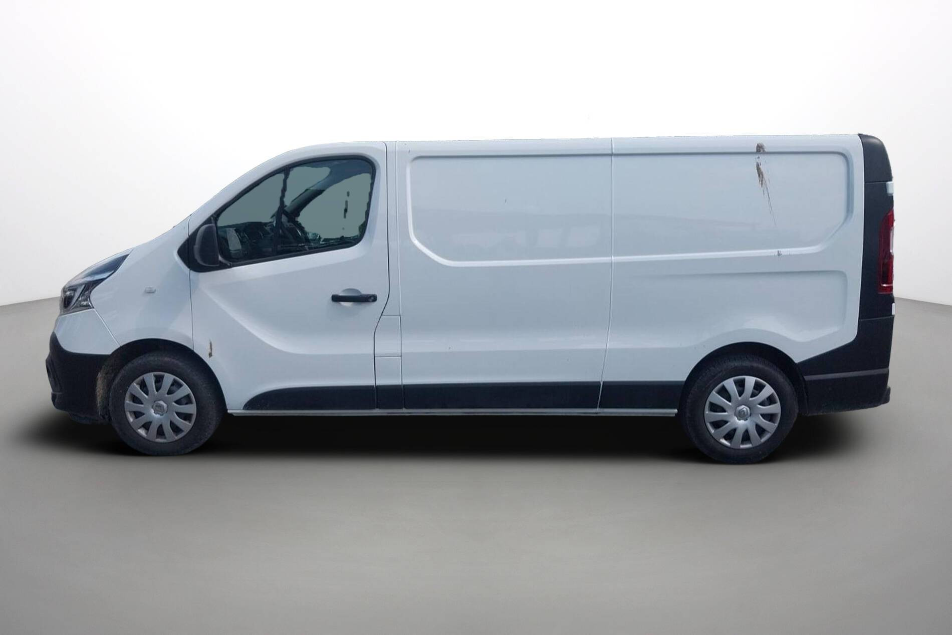 Vente en ligne Renault Trafic 3 Fourgon TRAFIC FGN L2H1 1300 KG DCI 120 au prix de 21 490 €
