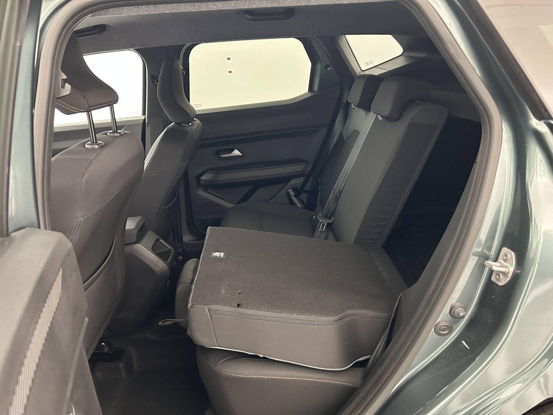 Vente en ligne Dacia Duster  Hybrid 140 au prix de 26 290 €