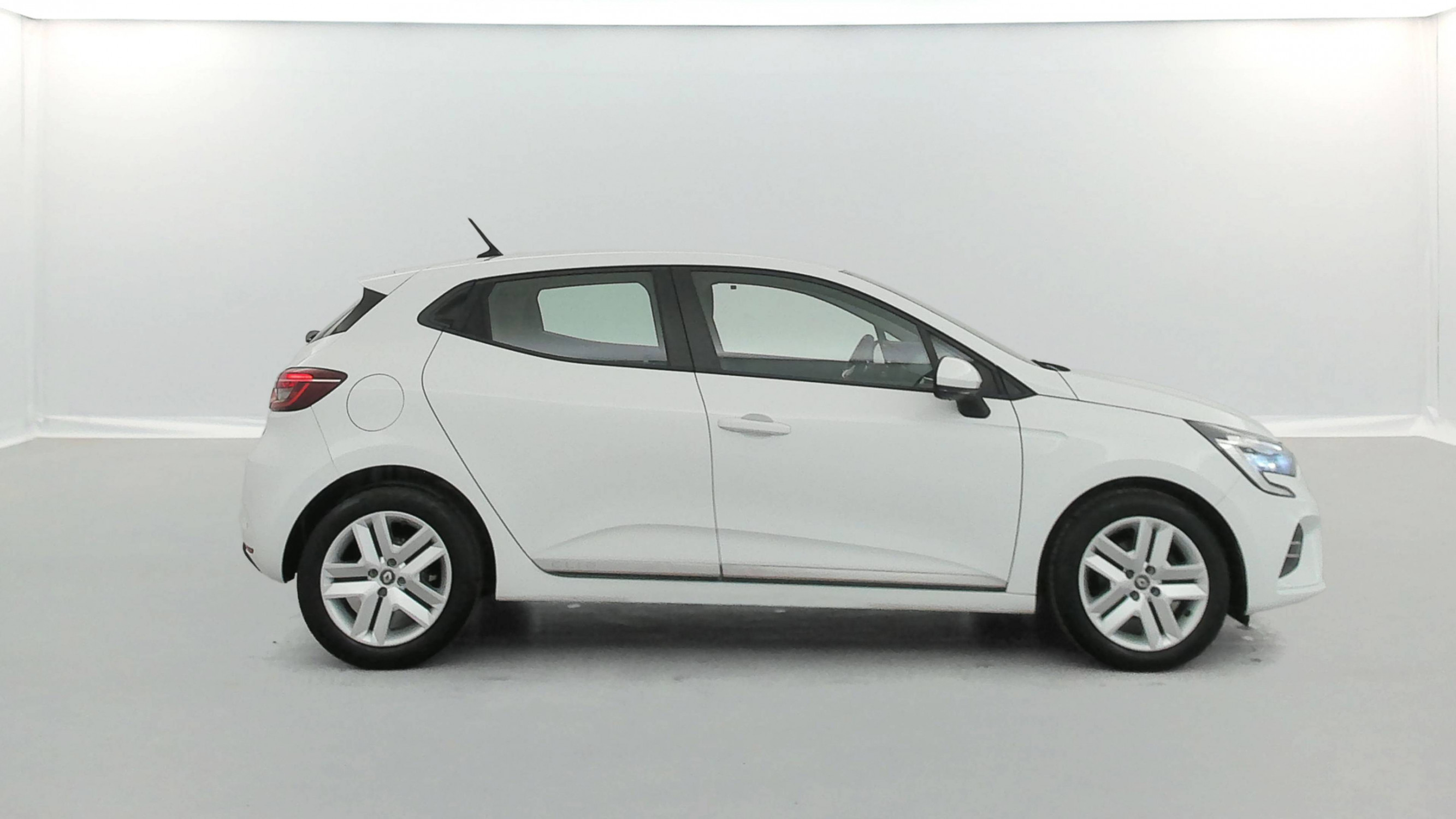 Vente en ligne Renault Clio 5 Clio SCe 65 - 21N au prix de 12 390 €