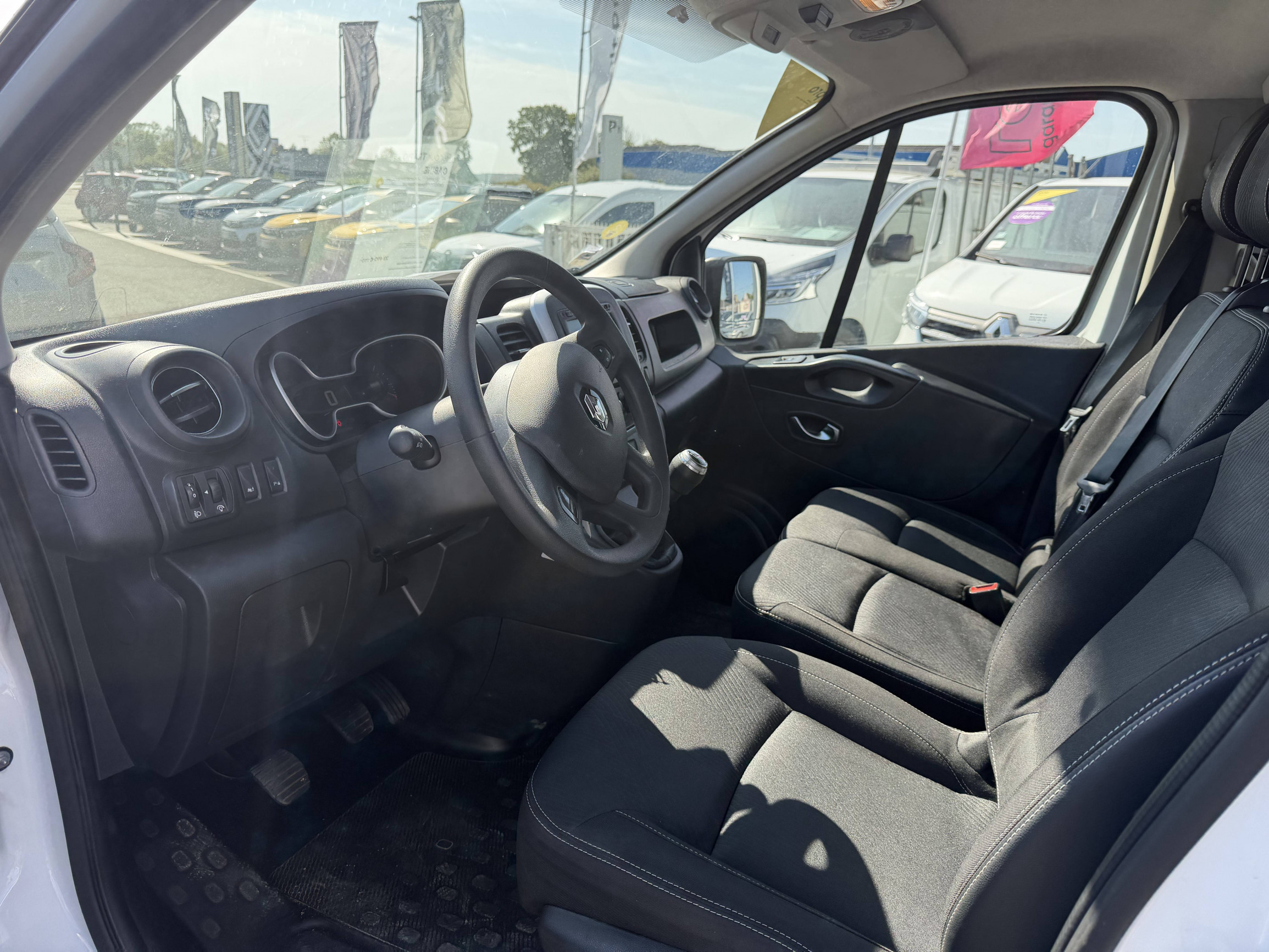 Vente en ligne Renault Trafic Cabine Approfondie TRAFIC CA L2H1 1200 KG DCI 120 au prix de 23 490 €