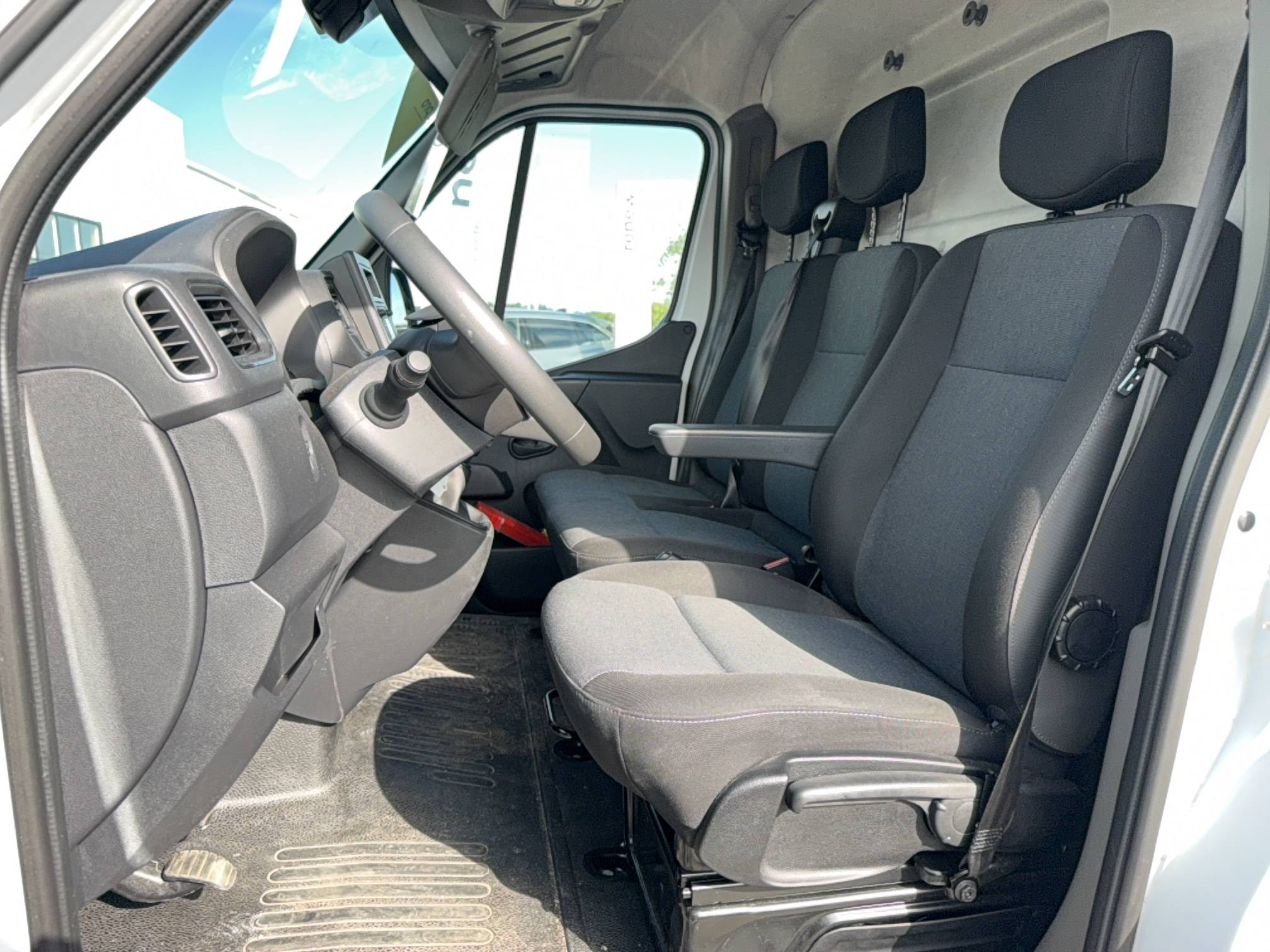 Vente en ligne Renault Master Fourgon MASTER FGN TRAC F3500 L3H3 BLUE DCI 135 au prix de 23 990 €