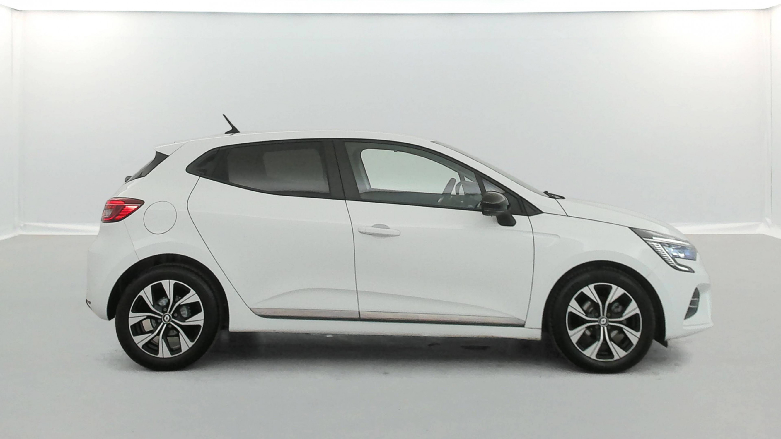 Vente en ligne Renault Clio 5 Clio TCe 90 au prix de 14 790 €