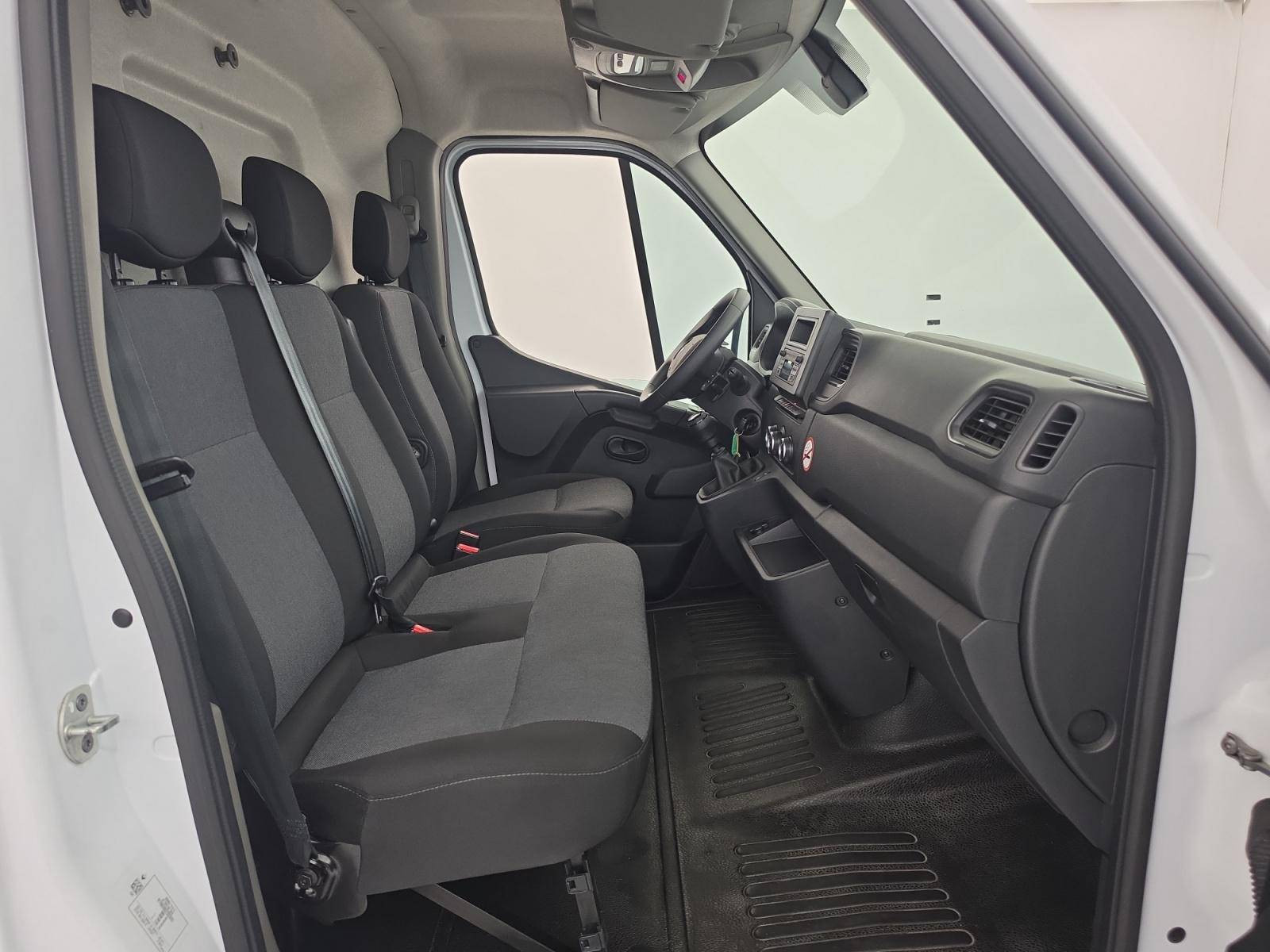 Vente en ligne Renault Master Fourgon MASTER FGN TRAC F3500 L3H3 BLUE DCI 135 au prix de 24 490 €