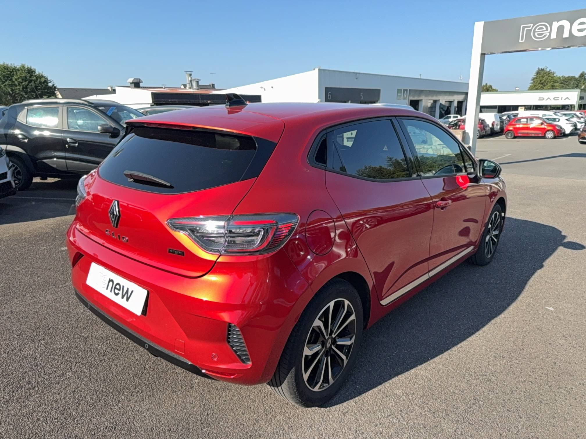 Vente en ligne Renault Clio 5 Clio E-Tech full hybrid 145 au prix de 17 990 €
