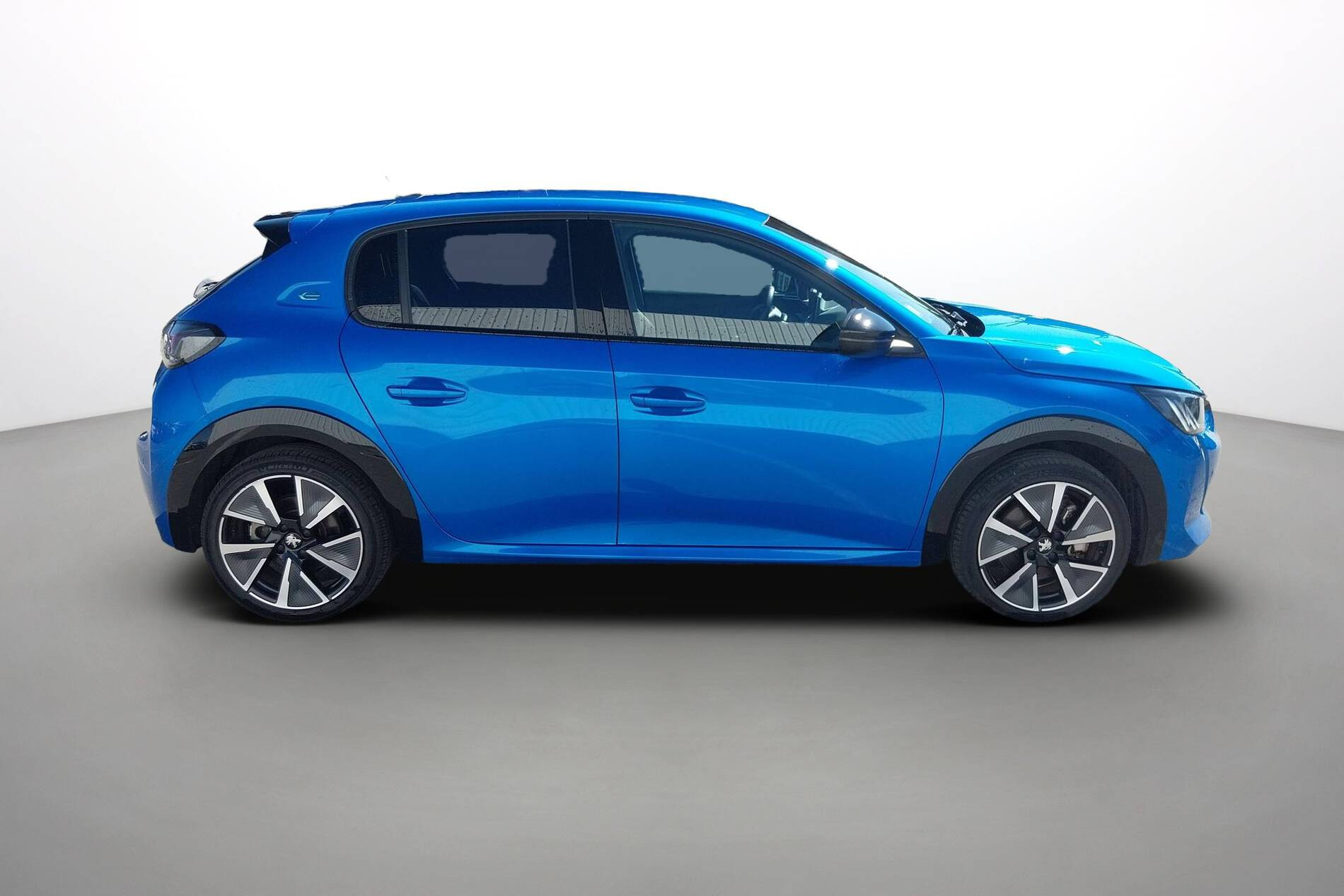 Vente en ligne Peugeot E-208  50 kWh 136ch au prix de 17 290 €