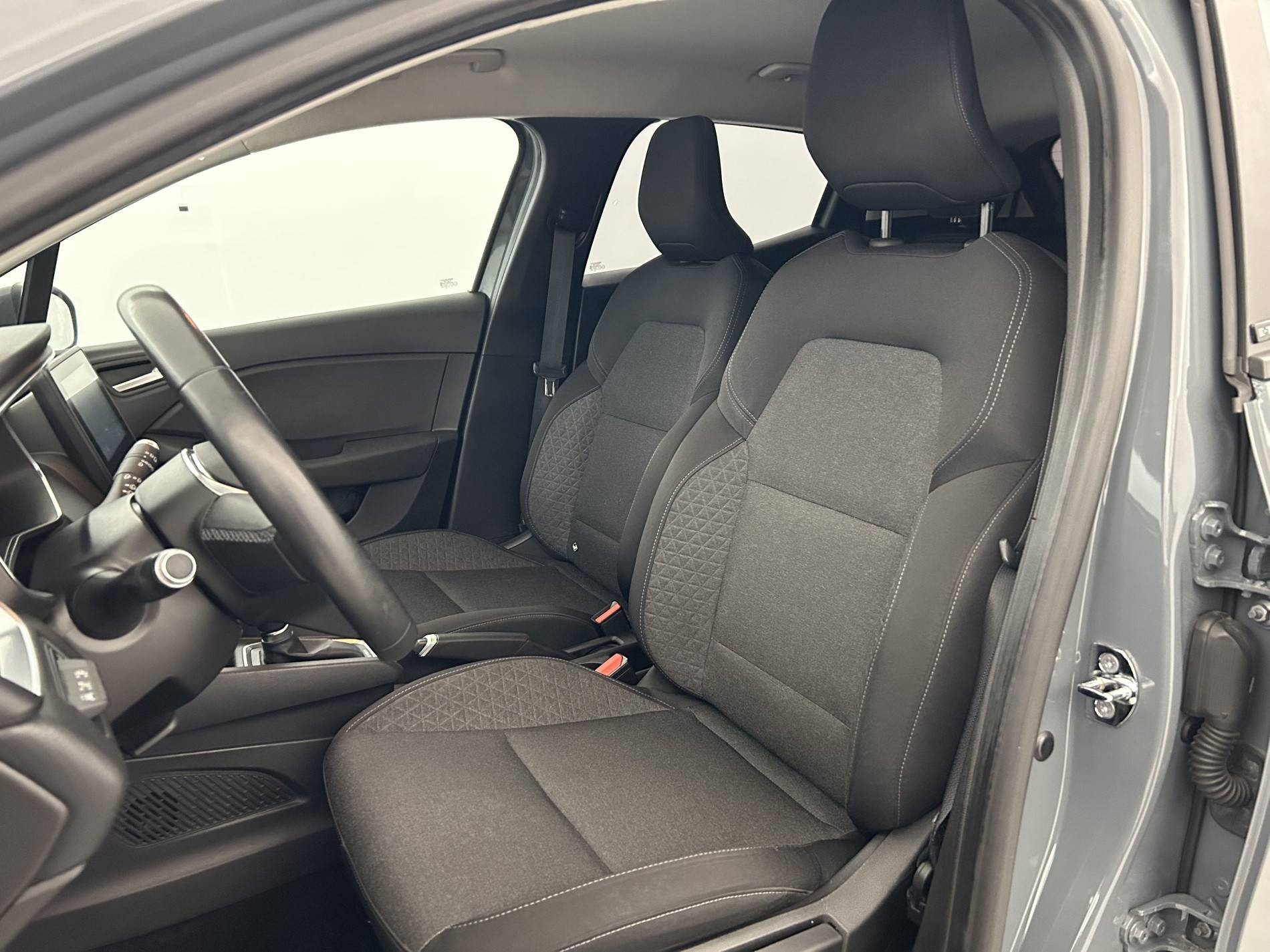 Vente en ligne Renault Clio 5 Clio E-Tech 140 - 21 au prix de 12 890 €