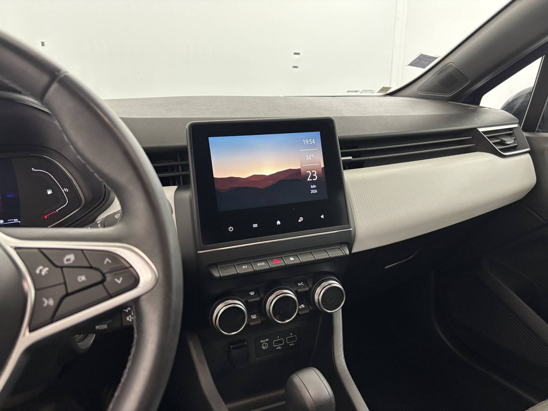 Vente en ligne Renault Clio 5 Clio E-Tech 140 - 21N au prix de 15 990 €