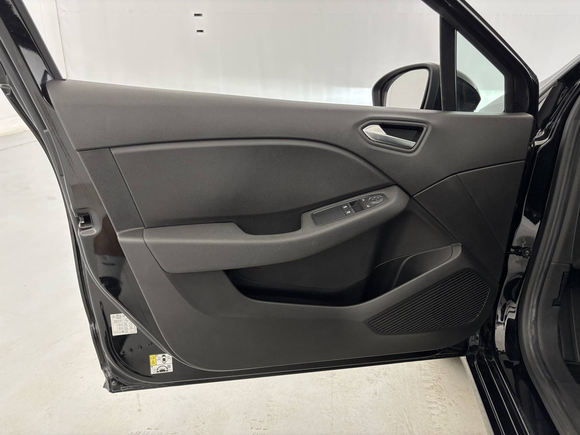 Vente en ligne Renault Clio 5 Clio E-Tech 140 - 21N au prix de 14 990 €