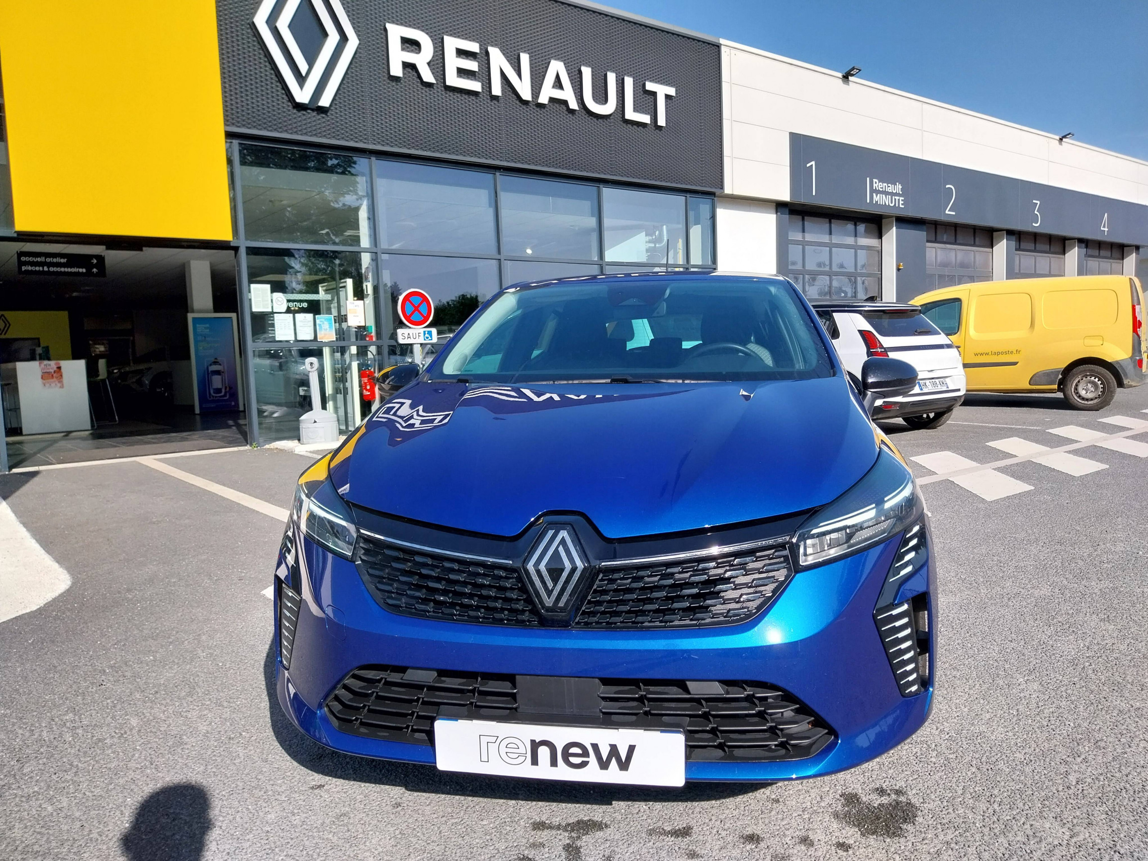 Vente en ligne Renault Clio 5 Clio E-Tech full hybrid 145 ch GSR2 au prix de 18 990 €