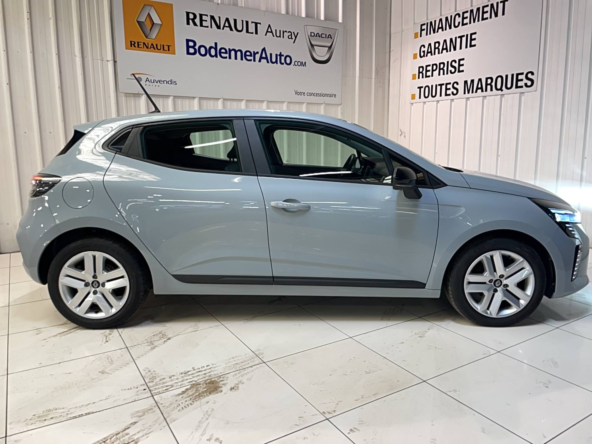 Vente en ligne Renault Clio 5 Clio TCe 90 au prix de 15 990 €
