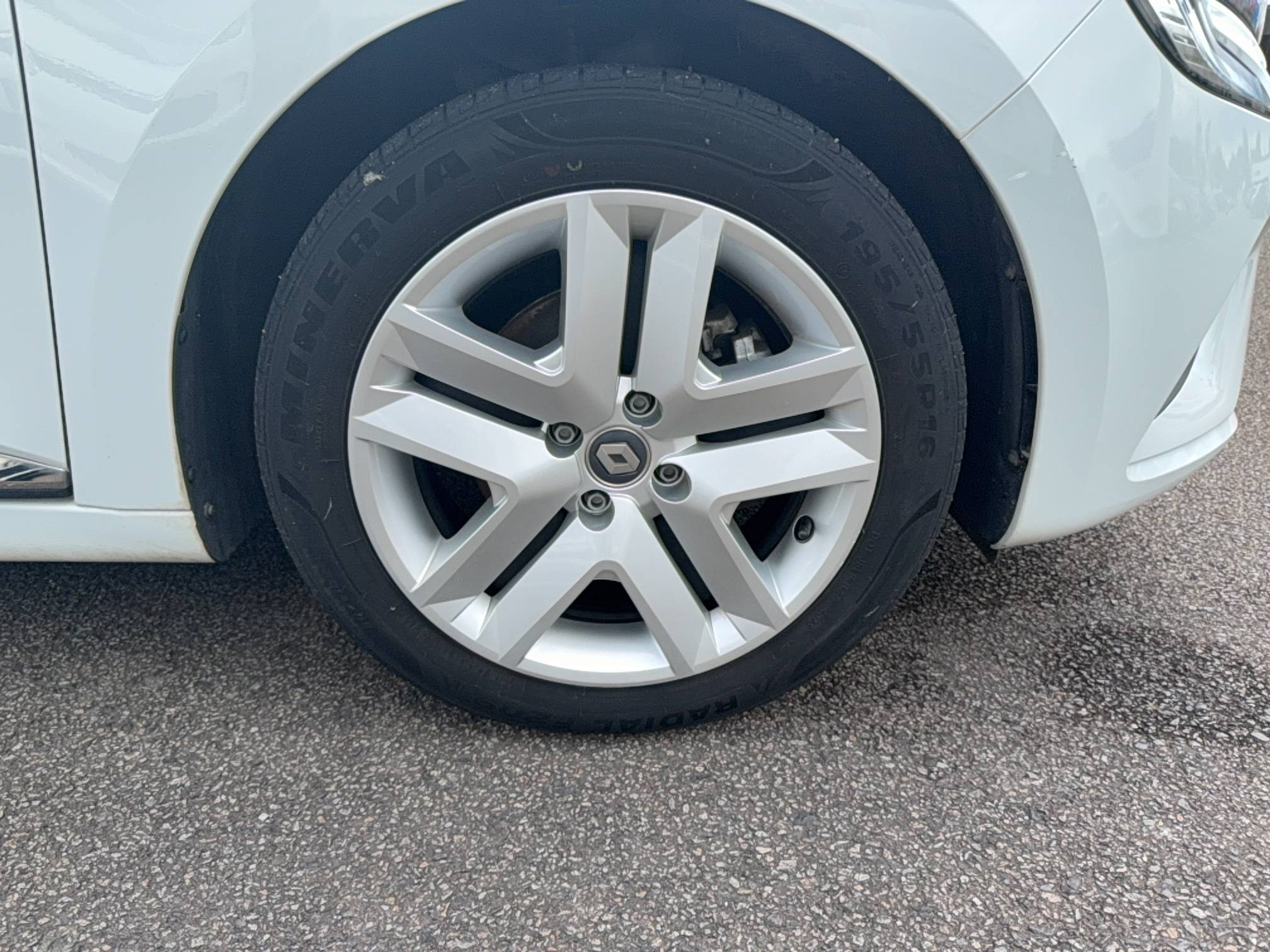 Vente en ligne Renault Clio 5 Clio E-Tech 140 - 21N au prix de 13 290 €