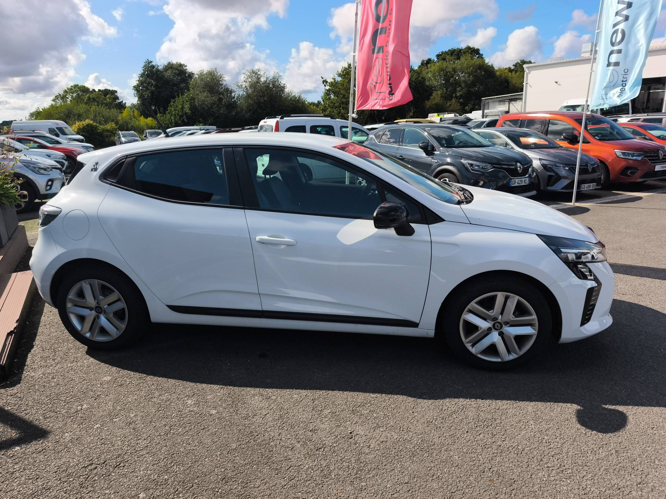 Vente en ligne Renault Clio 5 Clio Eco-G 100 ch GSR2 au prix de 16 490 €