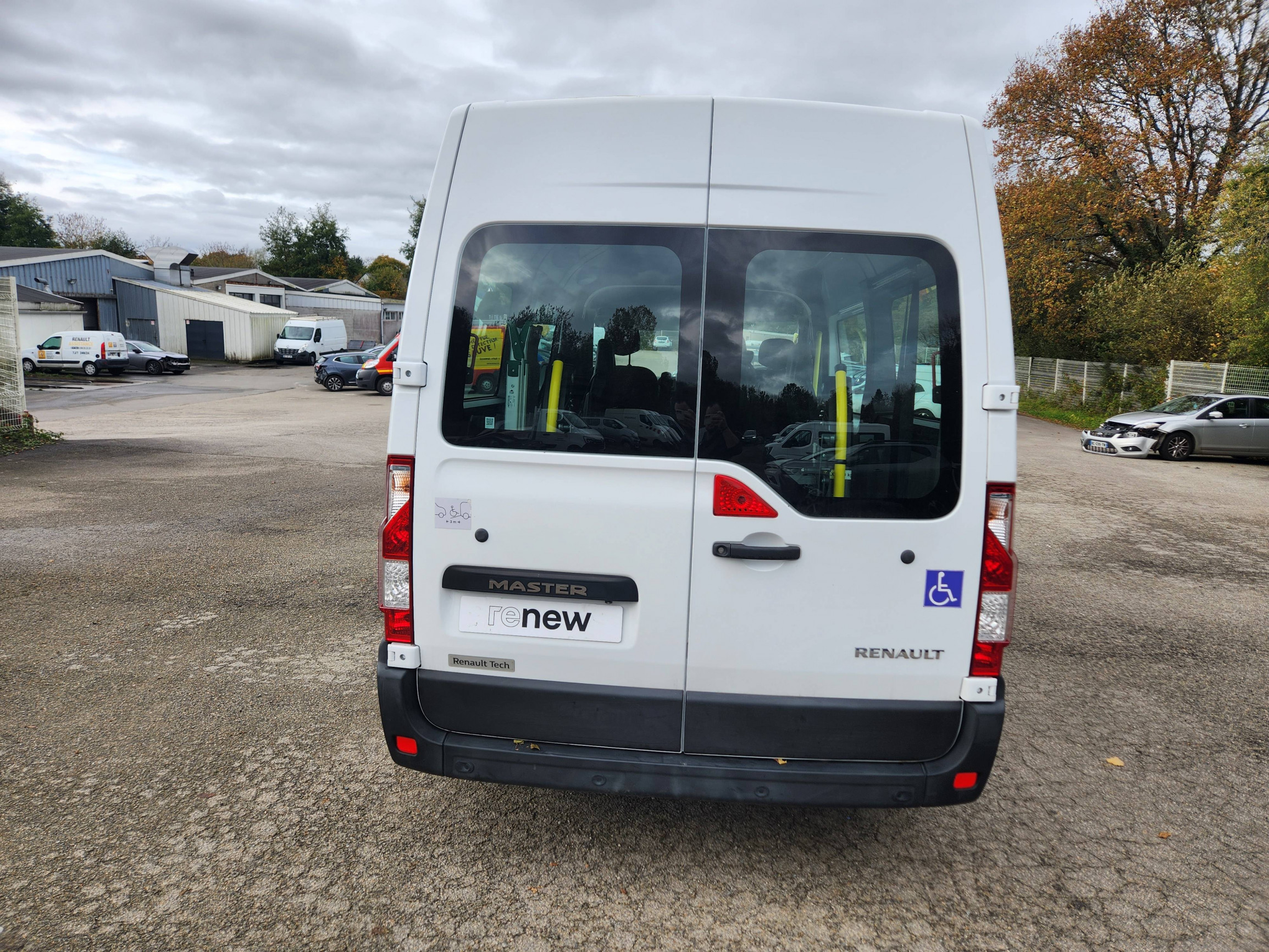Vente en ligne Renault Master Fourgon MASTER FGN TRAC F3500 L2H2 DCI 135 au prix de 33 990 €