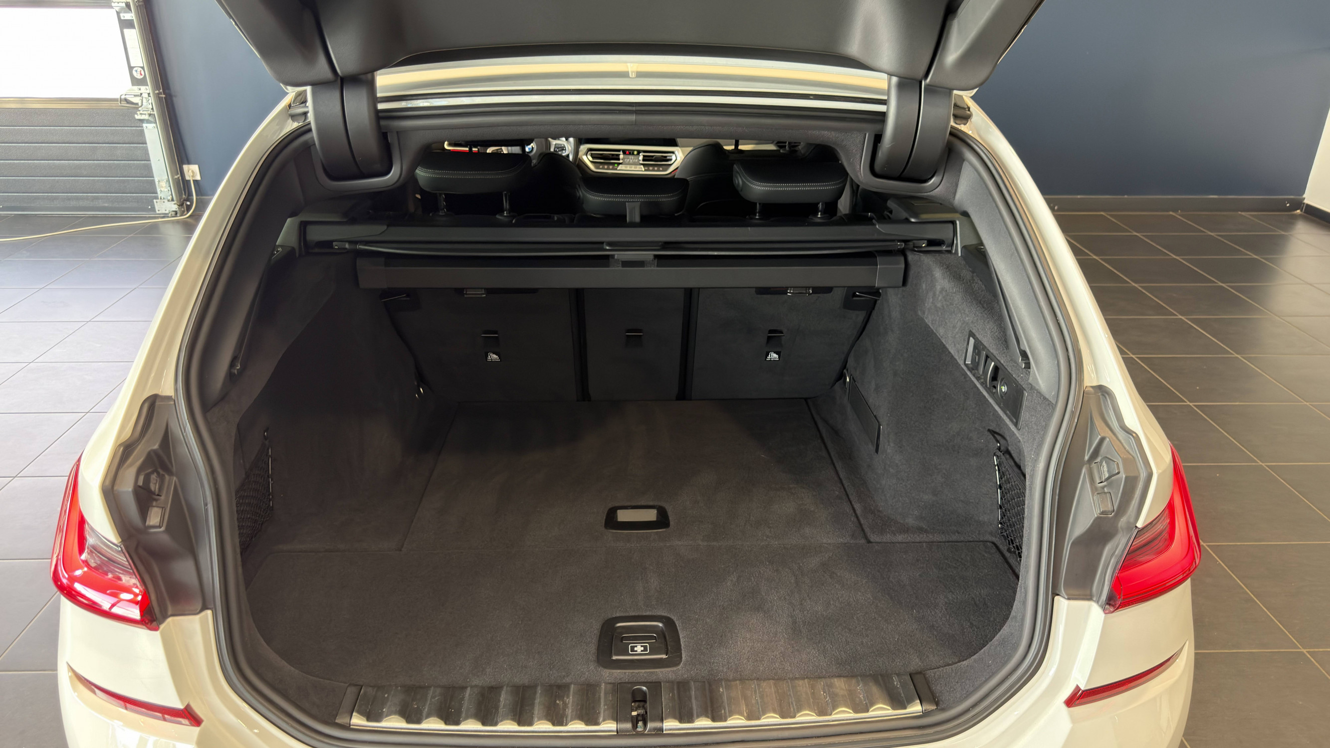 Vente en ligne Bmw Série 3 Touring Touring 330d 286 ch BVA8 au prix de 47 990 €