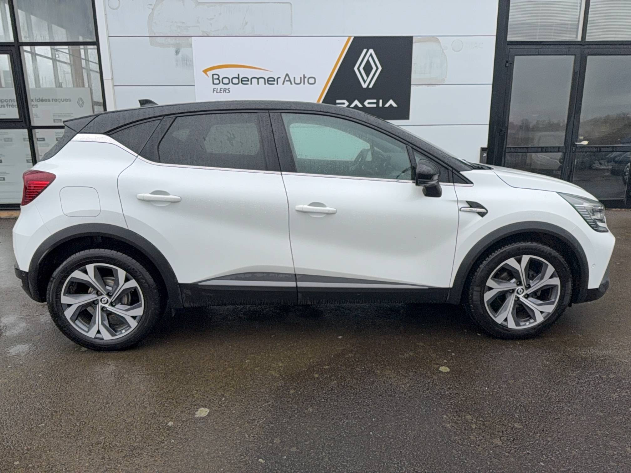 Vente en ligne Renault Captur  TCe 140 EDC - 21B au prix de 19 590 €
