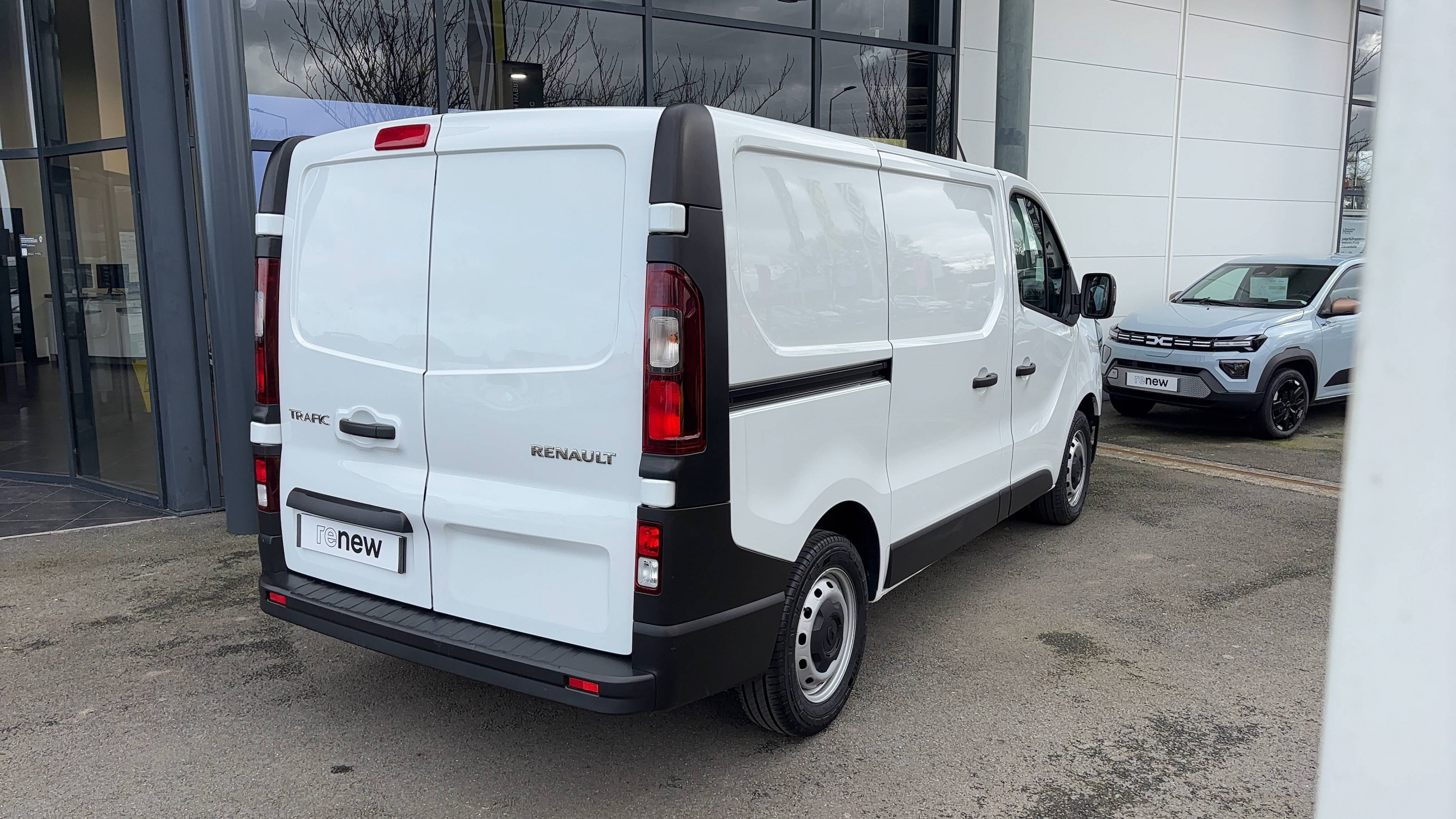 Vente en ligne Renault Trafic 3 Fourgon TRAFIC FGN L1H1 3000 KG BLUE DCI 130 au prix de 25 990 €
