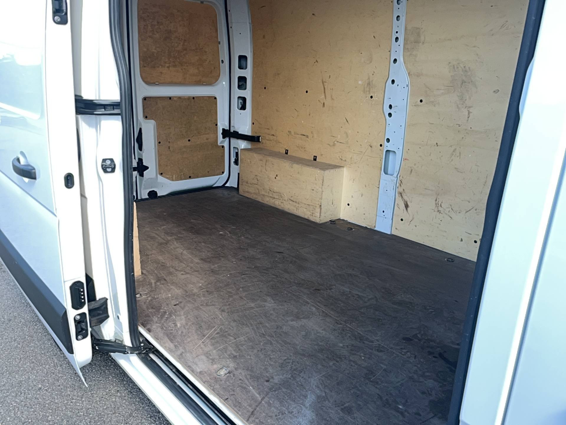 Vente en ligne Renault Master Fourgon MASTER FGN TRAC F3500 L2H2 BLUE DCI 135 au prix de 26 990 €