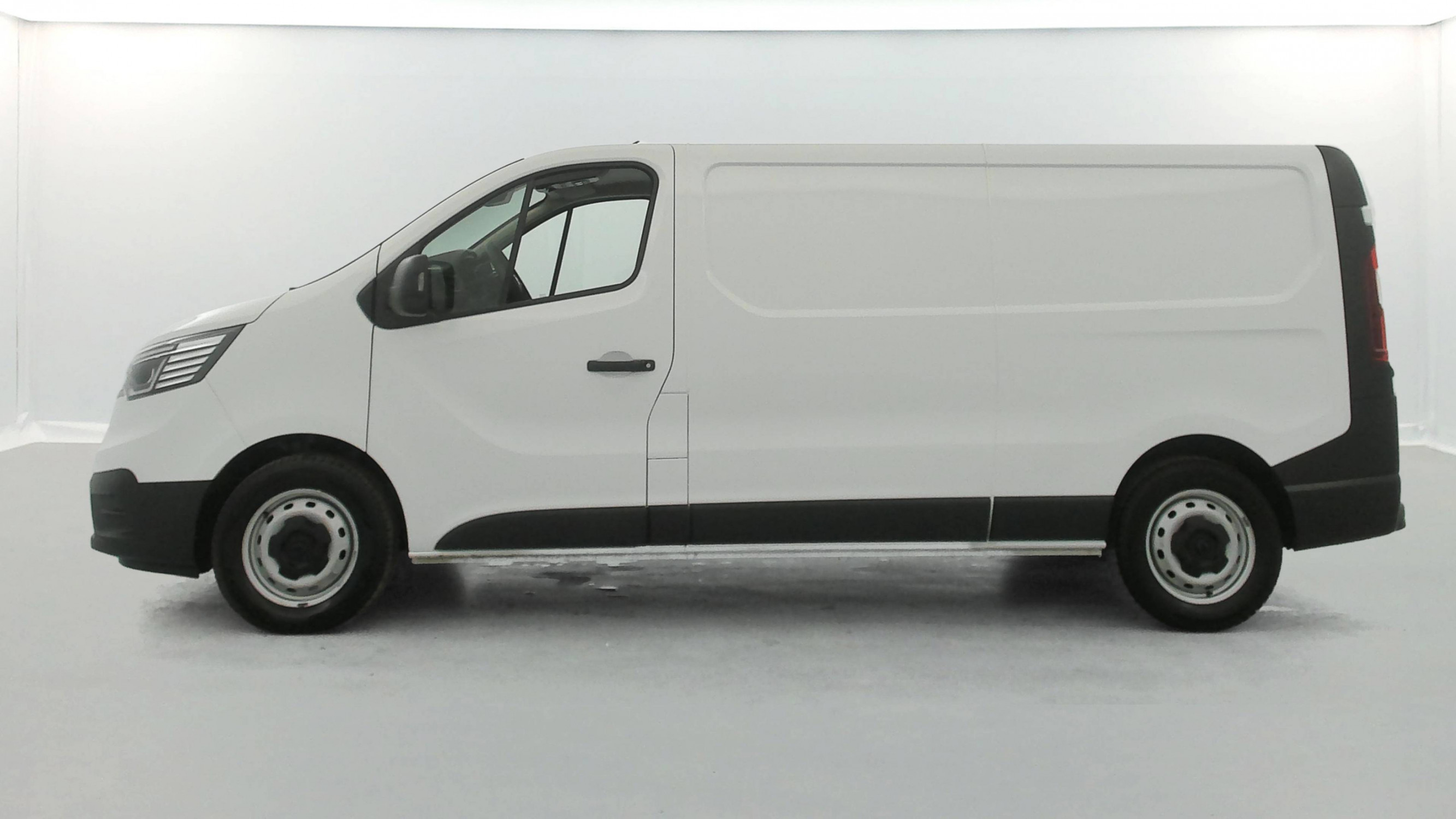 Vente en ligne Renault Trafic 3 Fourgon TRAFIC FGN L2H1 3000 KG BLUE DCI 130 au prix de 23 490 €