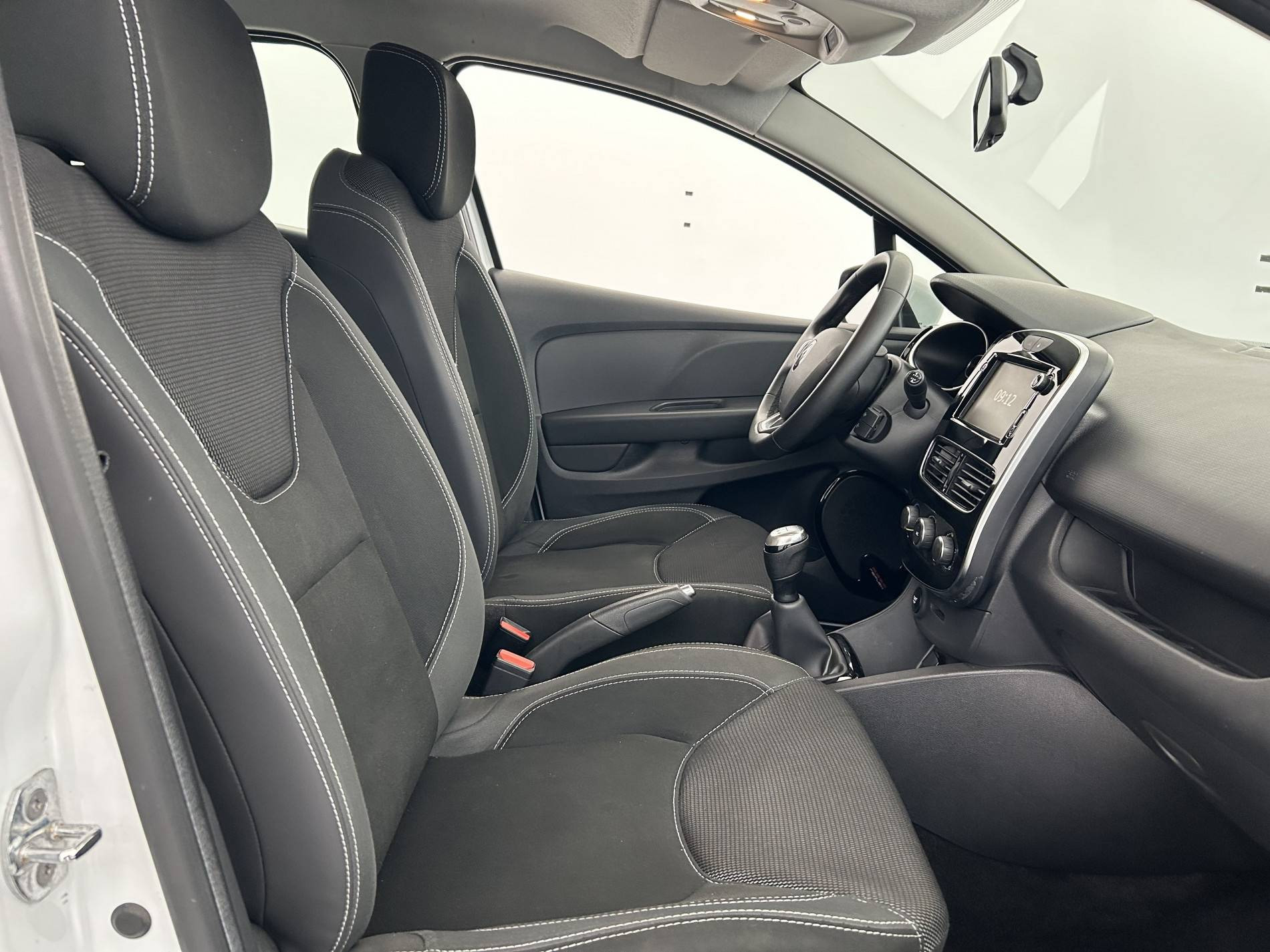 Vente en ligne Renault Clio 4 Clio dCi 75 E6C au prix de 10 890 €