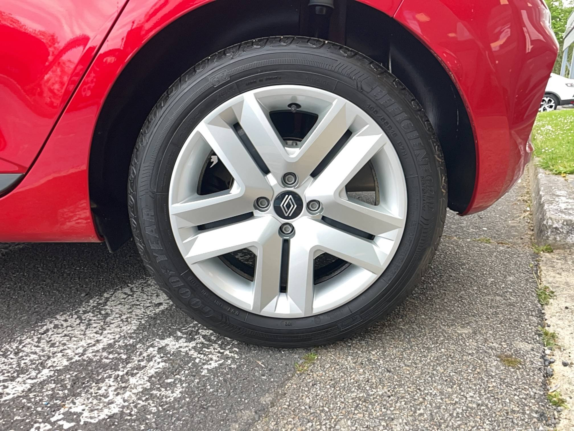 Vente en ligne Renault Clio 5 Clio TCe 90 au prix de 15 990 €