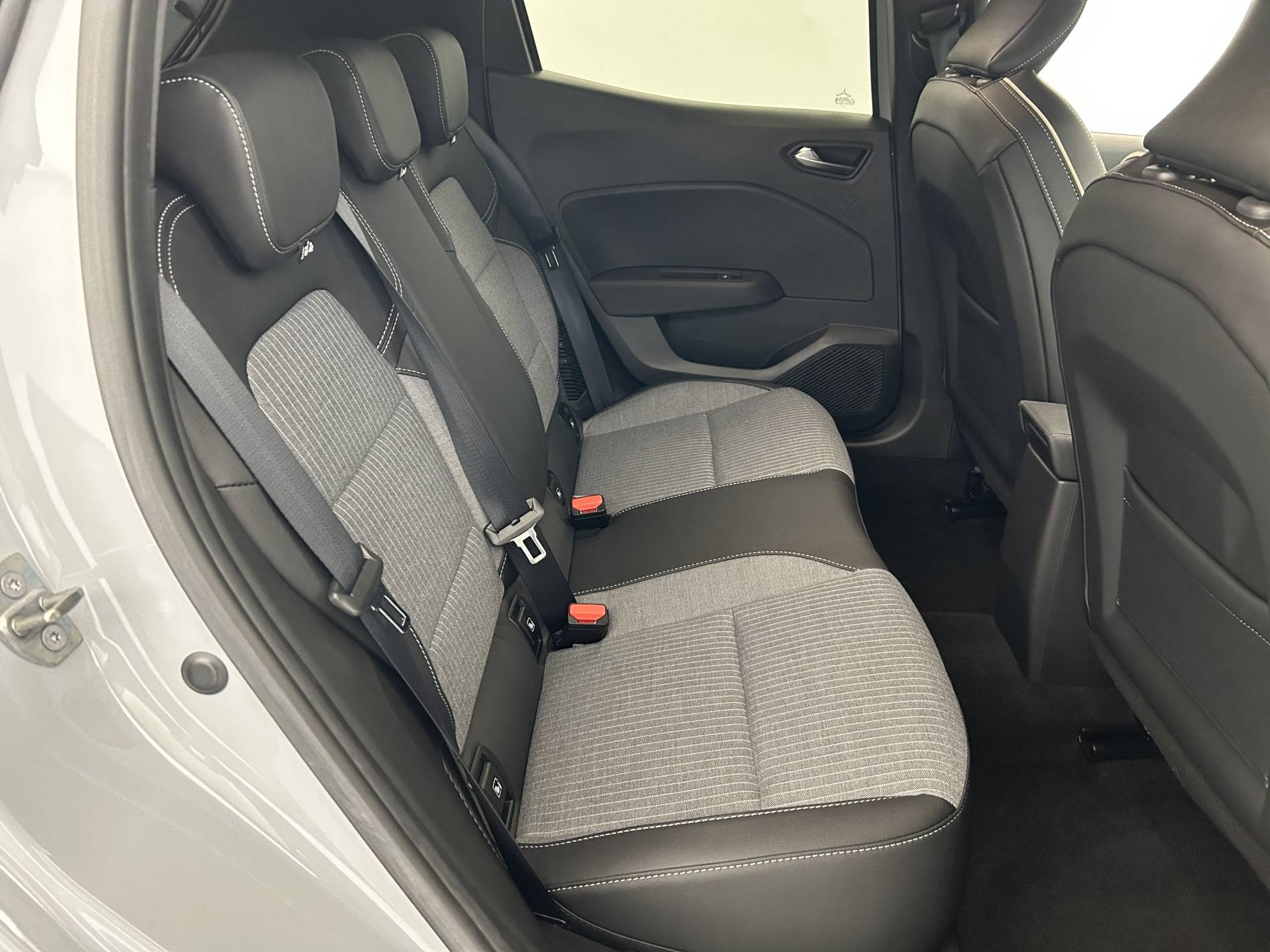 Vente en ligne Renault Clio 5 Clio E-Tech full hybrid 145 au prix de 21 990 €