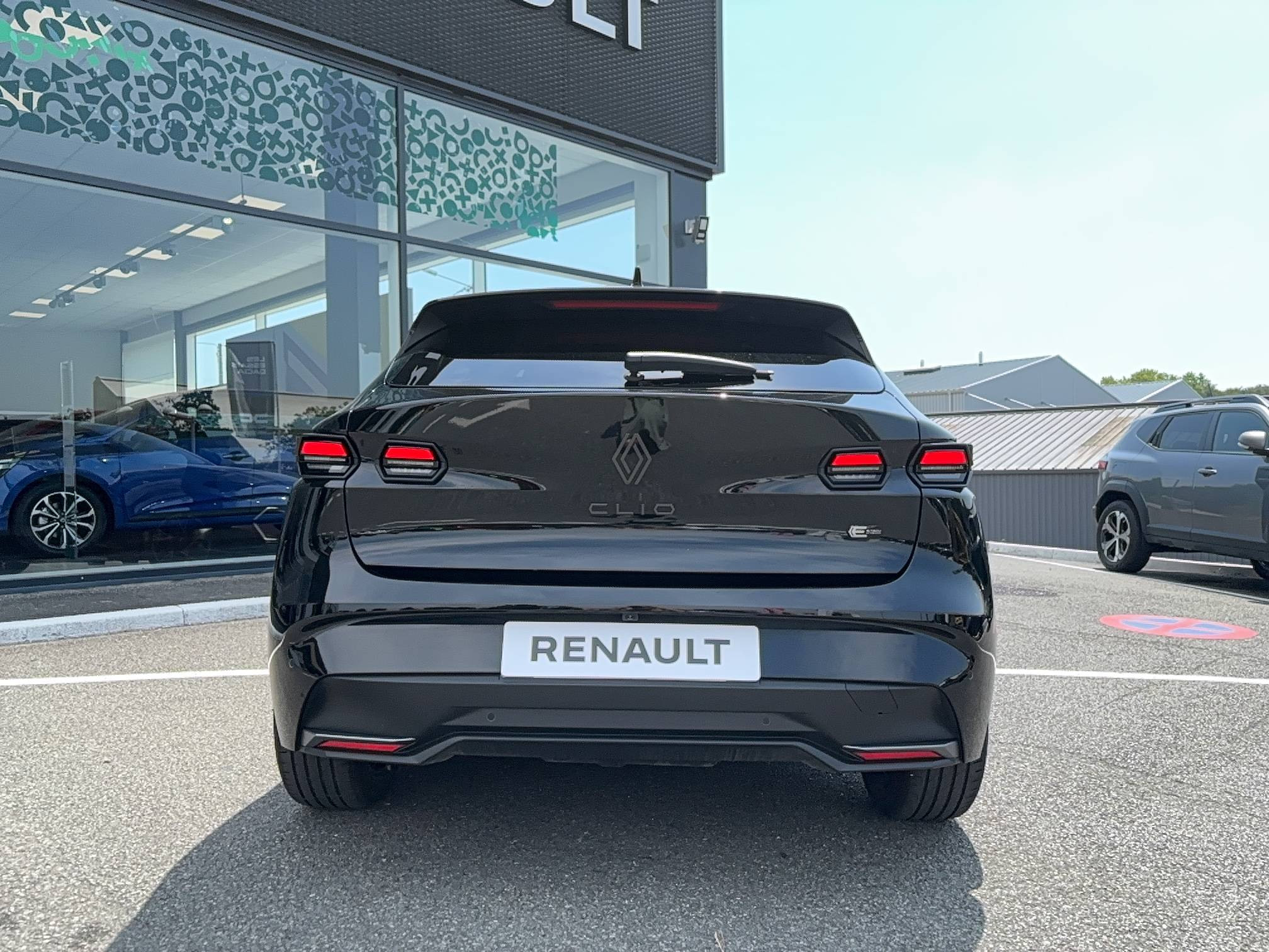 Vente en ligne Renault Clio 6 Clio E-Tech full hybrid 160 ch au prix de 27 990 €