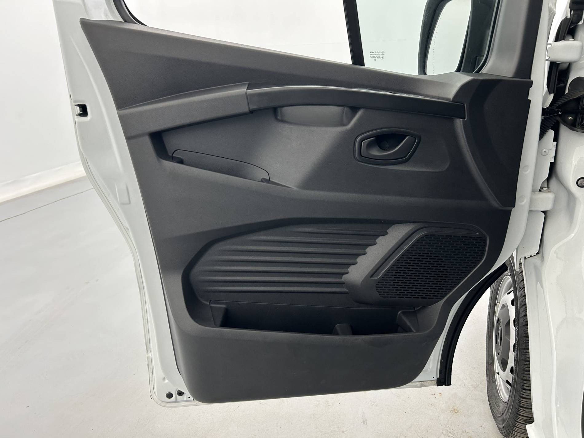 Vente en ligne Renault Trafic 3 Fourgon TRAFIC FGN L2H1 3000 KG BLUE DCI 130 au prix de 23 490 €