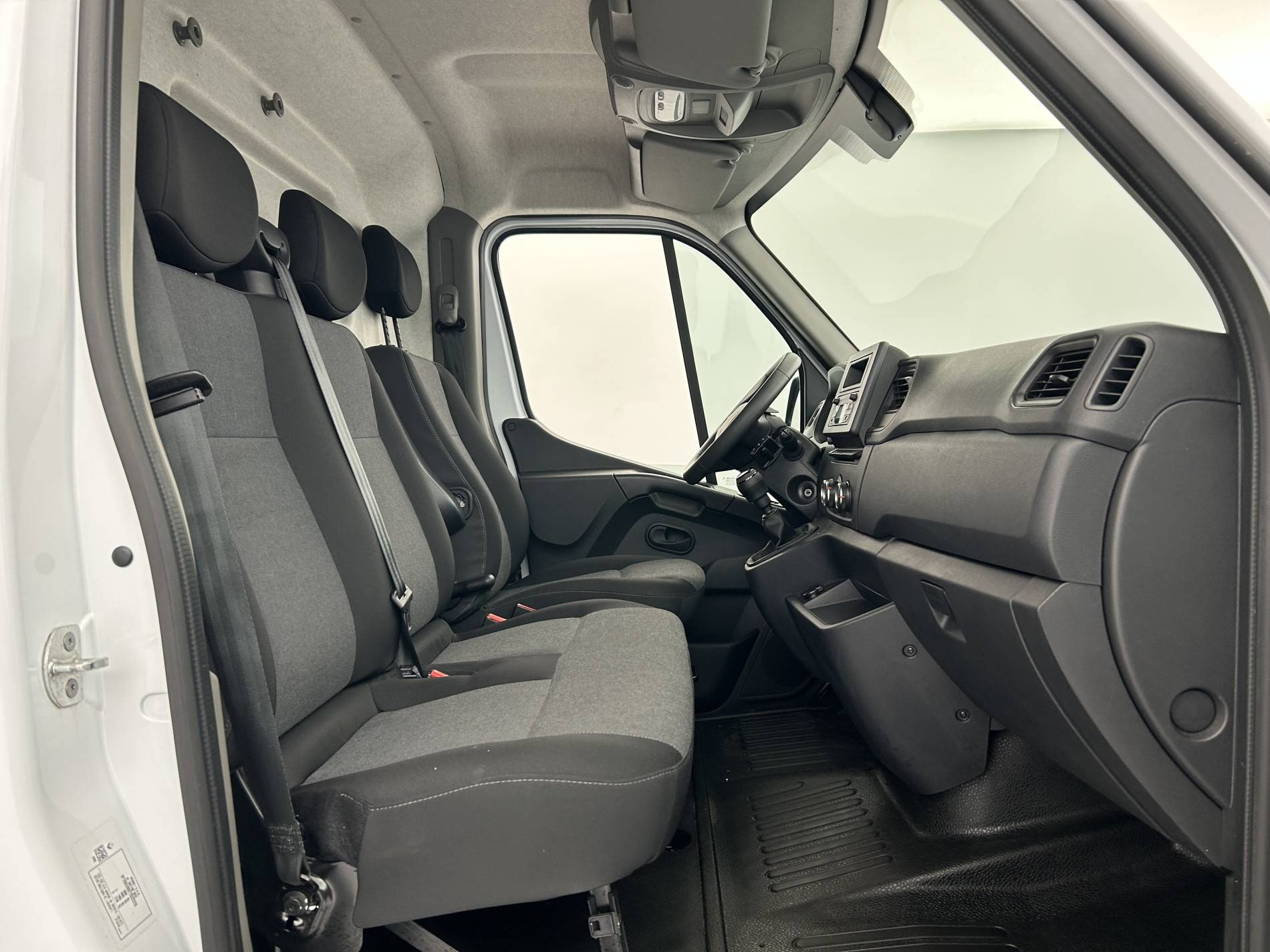 Vente en ligne Renault Master Fourgon MASTER FGN TRAC F3500 L3H3 BLUE DCI 135 au prix de 28 790 €