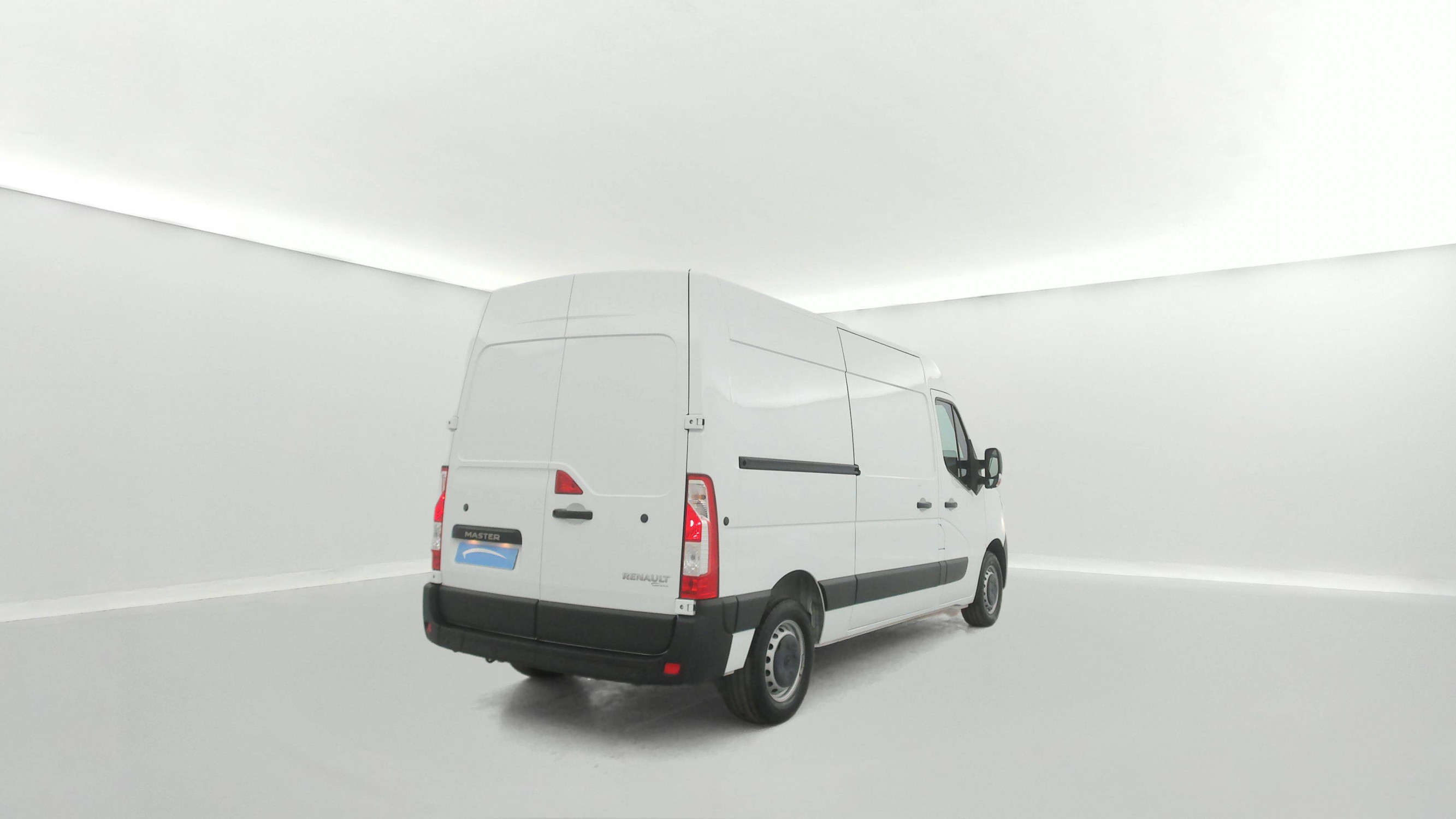 Vente en ligne Renault Master Fourgon MASTER FGN TRAC F3500 L2H2 BLUE DCI 135 au prix de 24 490 €