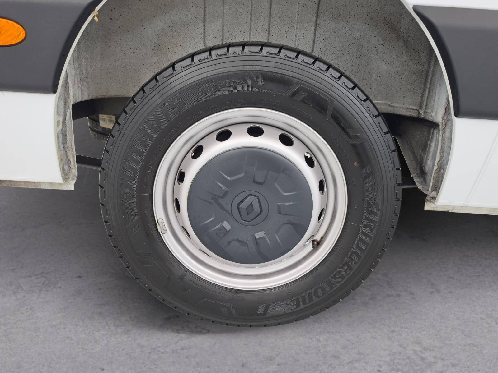 Vente en ligne Renault Master Fourgon MASTER FGN TRAC F3500 L3H3 BLUE DCI 135 au prix de 25 900 €
