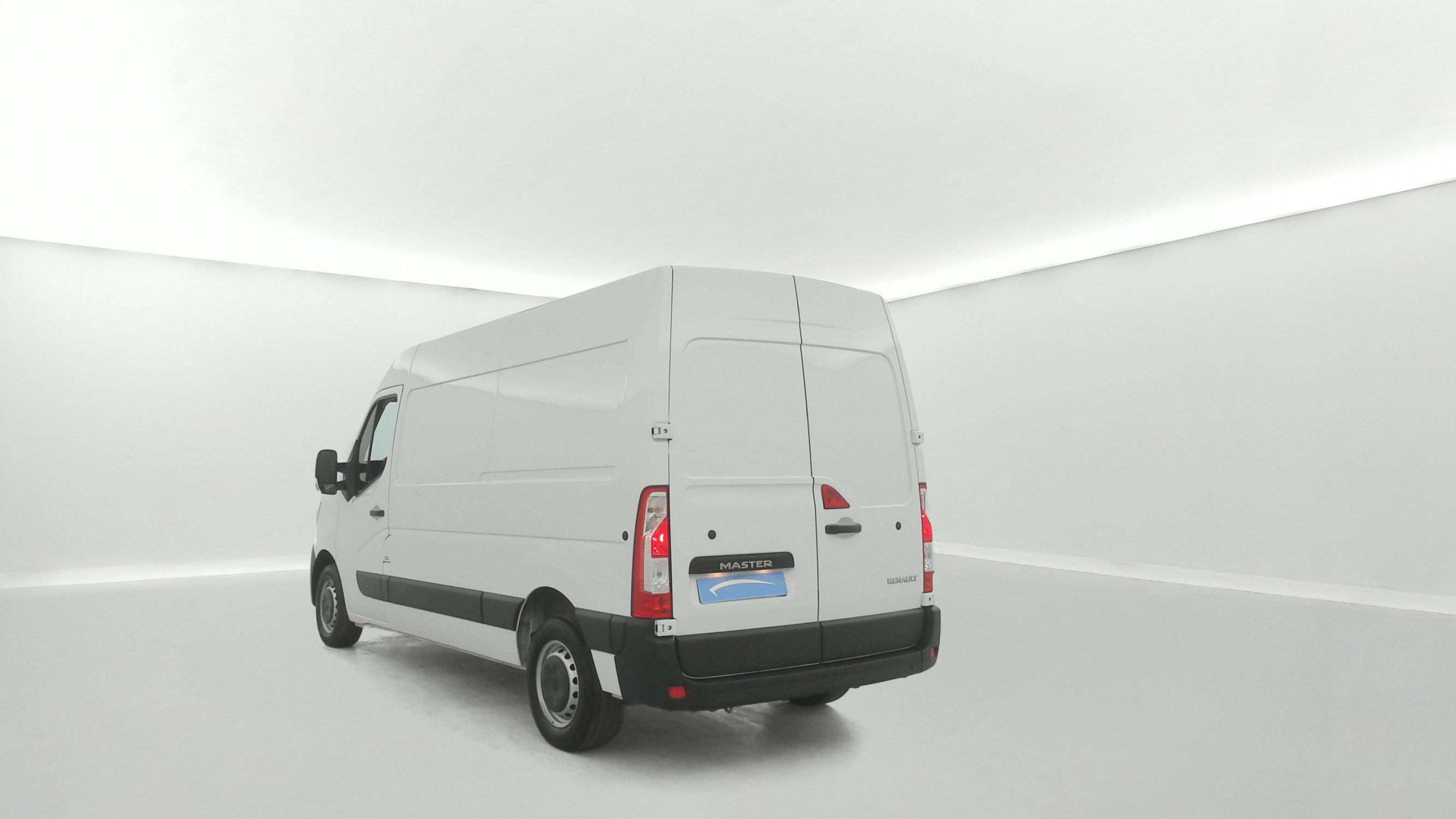 Vente en ligne Renault Master Fourgon MASTER FGN TRAC F3300 L2H2 BLUE DCI 135 au prix de 23 990 €
