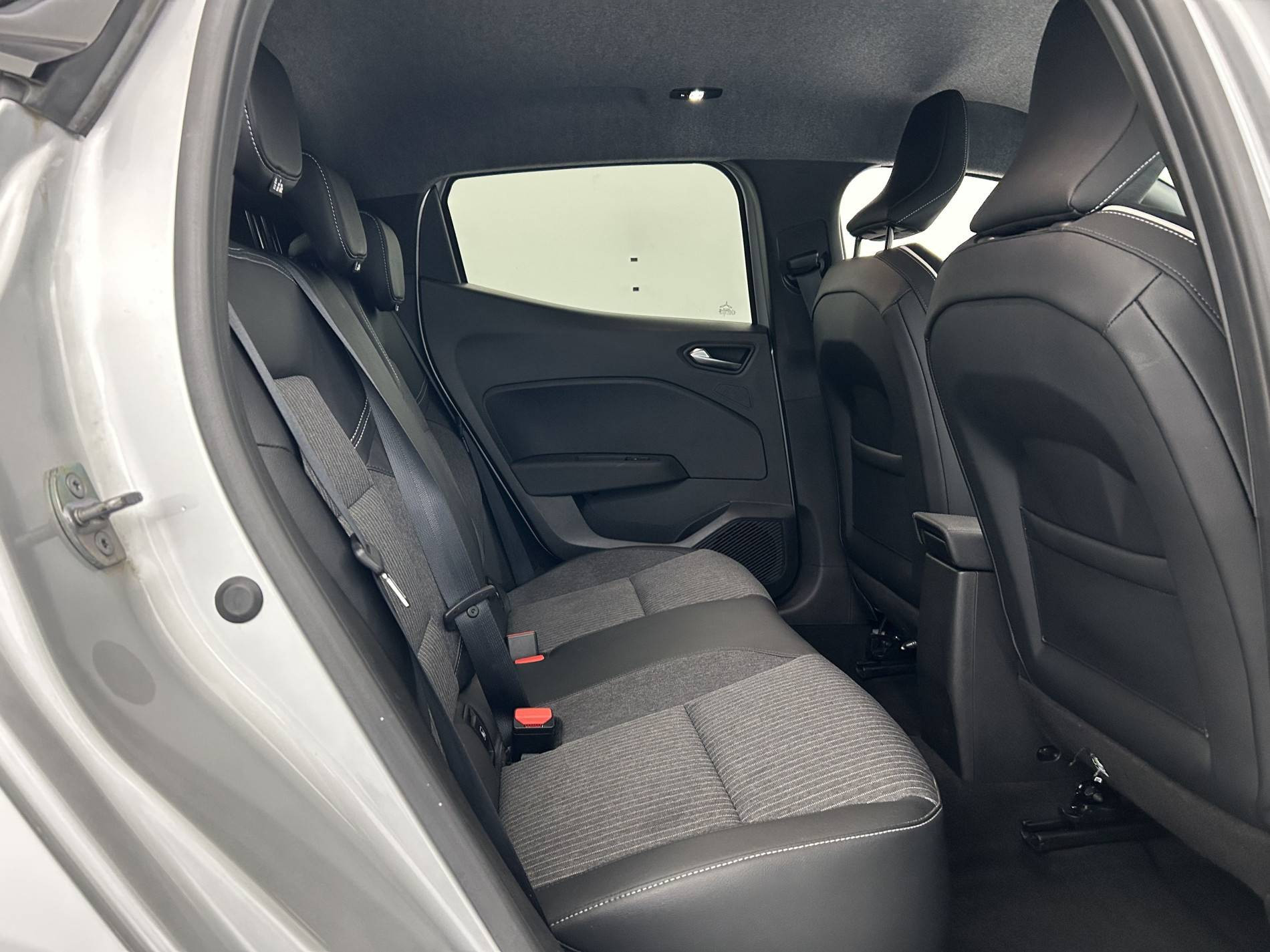 Vente en ligne Renault Clio 5 Clio TCe 90 au prix de 13 490 €