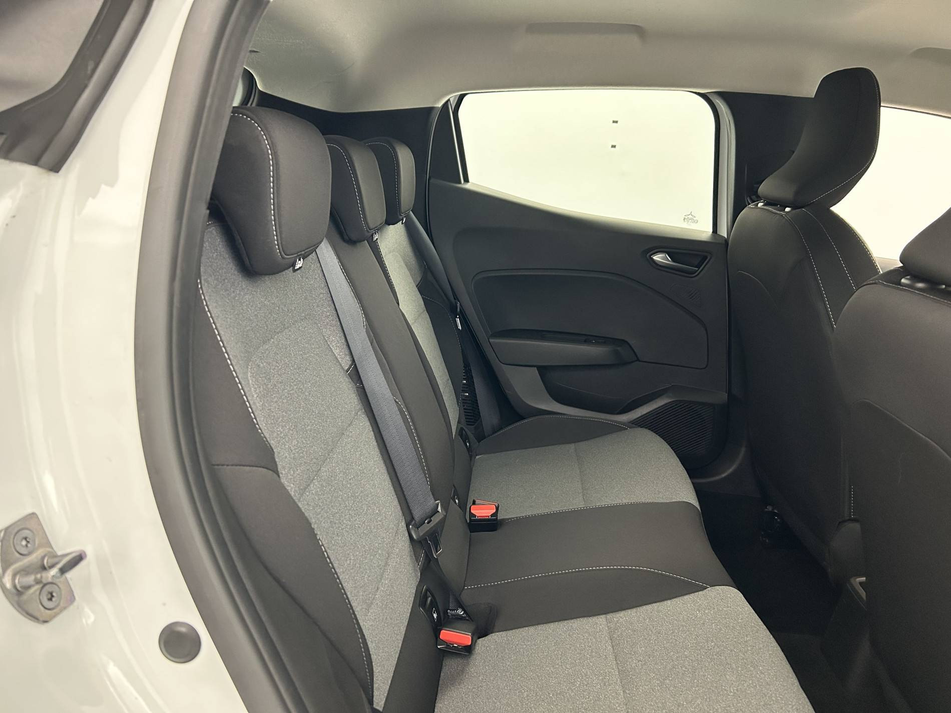 Vente en ligne Renault Clio 5 Clio E-Tech full hybrid 145 au prix de 16 991 €