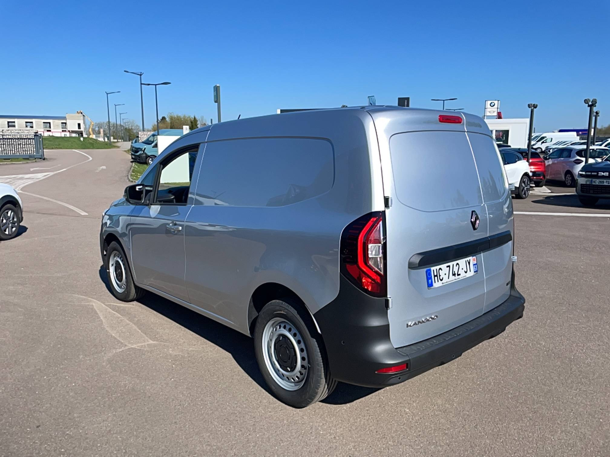 Vente en ligne Renault Kangoo Van E-Tech  FG TOLE L1 AC22/DC80 GSR2 au prix de 29 991 €