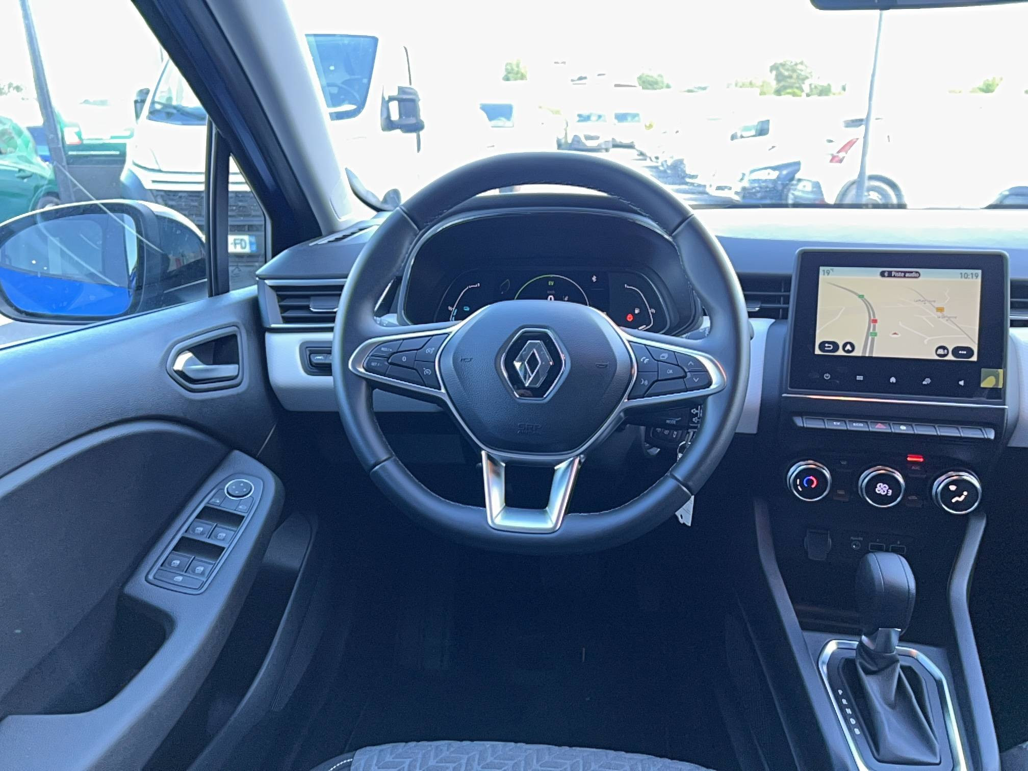 Vente en ligne Renault Clio 5 Clio E-Tech full hybrid 145 au prix de 16 990 €