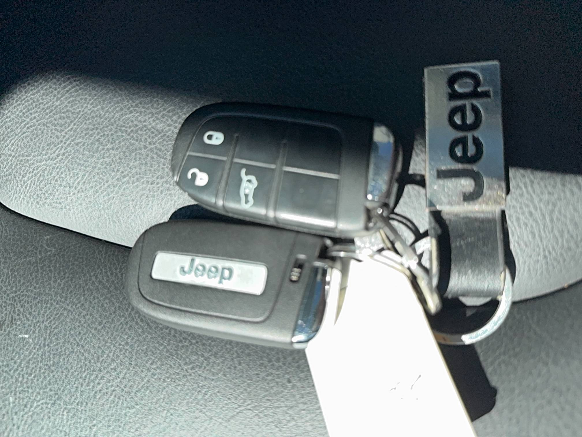Vente en ligne Jeep Renegade  1.3 Turbo T4 190 ch PHEV BVA6 4xe eAWD au prix de 21 990 €