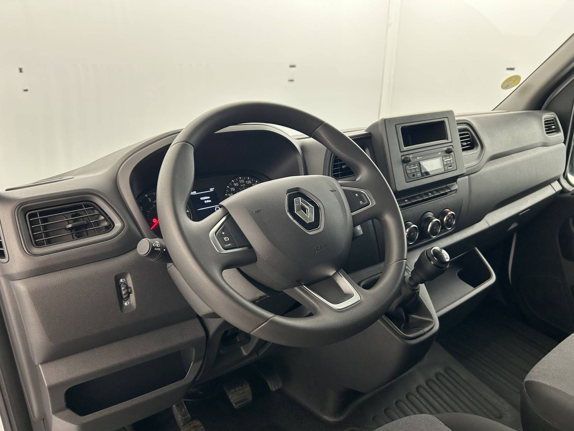 Vente en ligne Renault Master Fourgon MASTER FGN TRAC F3500 L2H2 BLUE DCI 135 au prix de 26 280 €