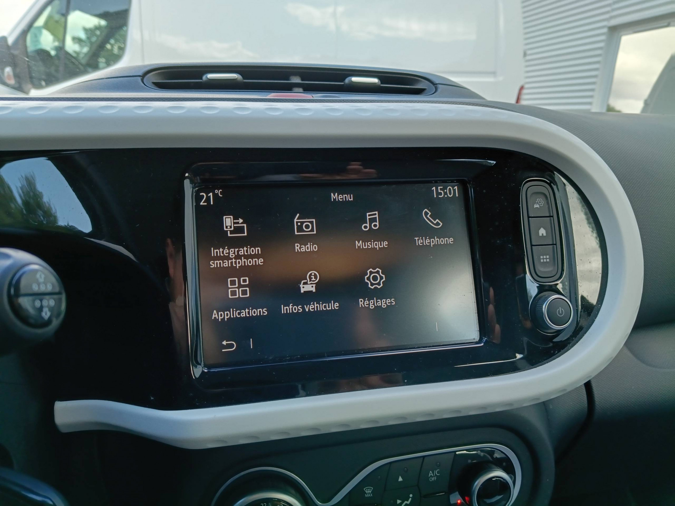 Vente en ligne Renault Twingo Electrique Twingo III E-Tech au prix de 14 990 €