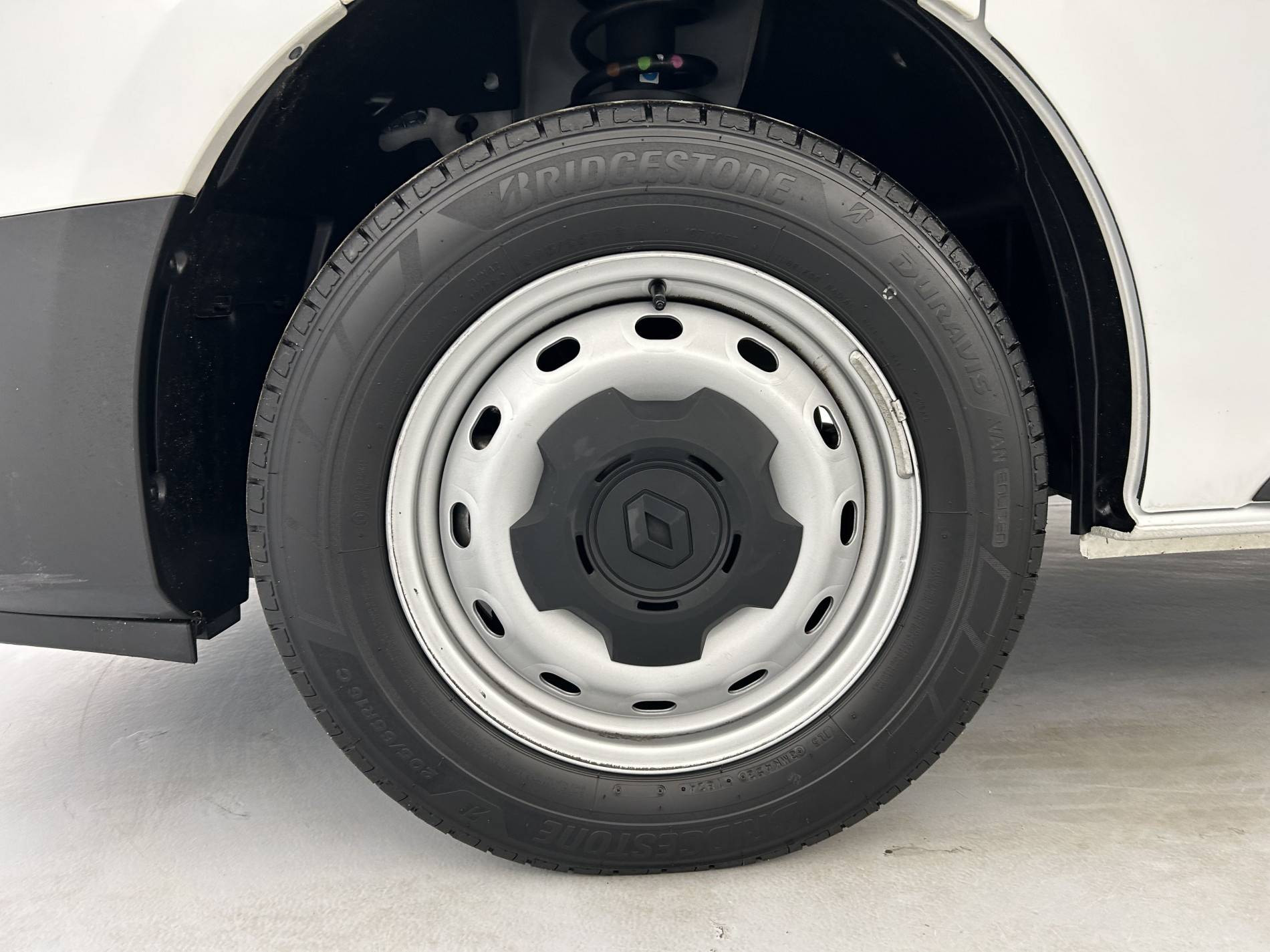 Vente en ligne Renault Trafic 3 Fourgon TRAFIC FGN L1H1 3000 KG BLUE DCI 130 au prix de 24 990 €